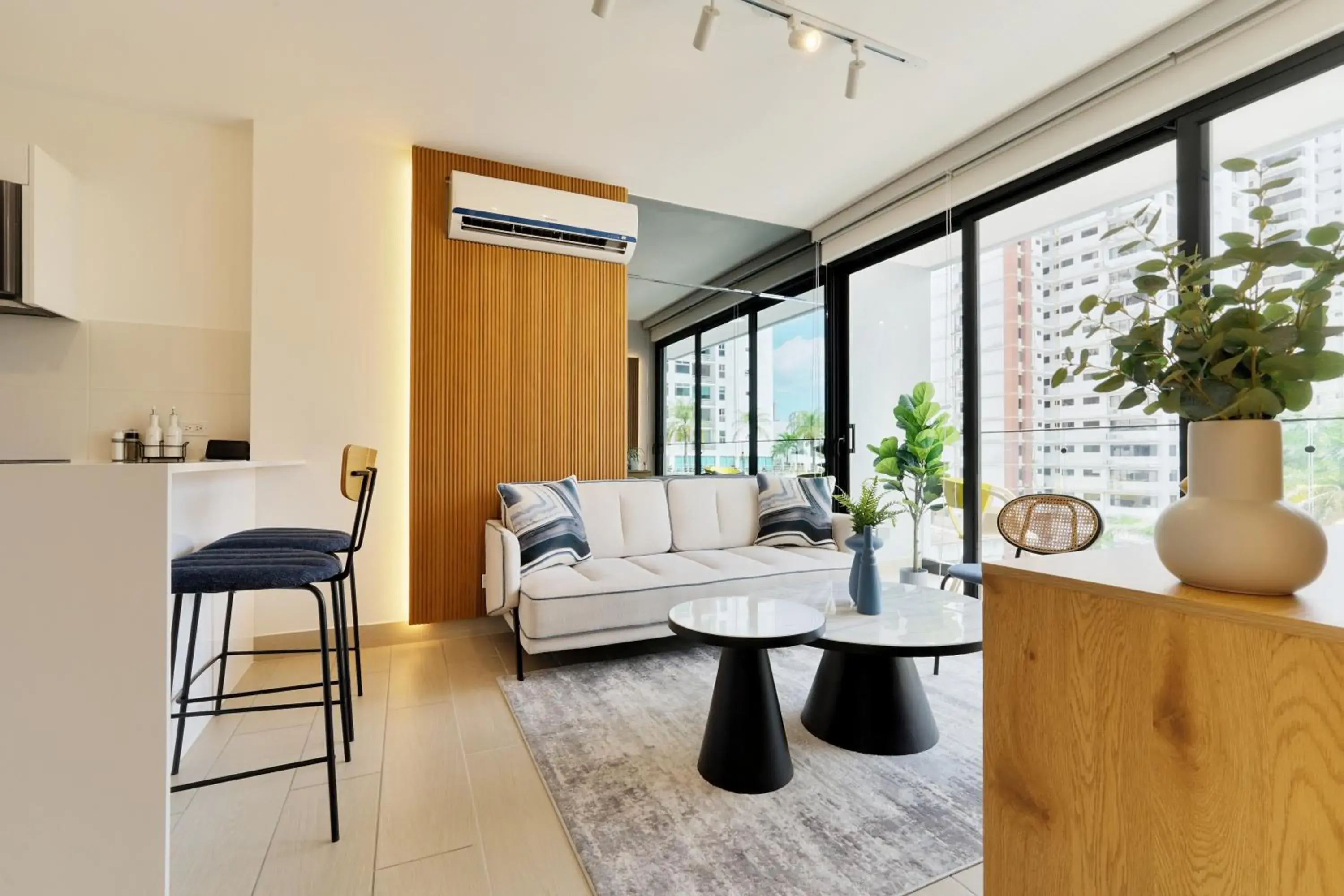 One-Bedroom Apartment with Balcony and City View in Wynwood House San Francisco One-Bedroom Apartment with Balcony and City View in Wynwood House San Francisco