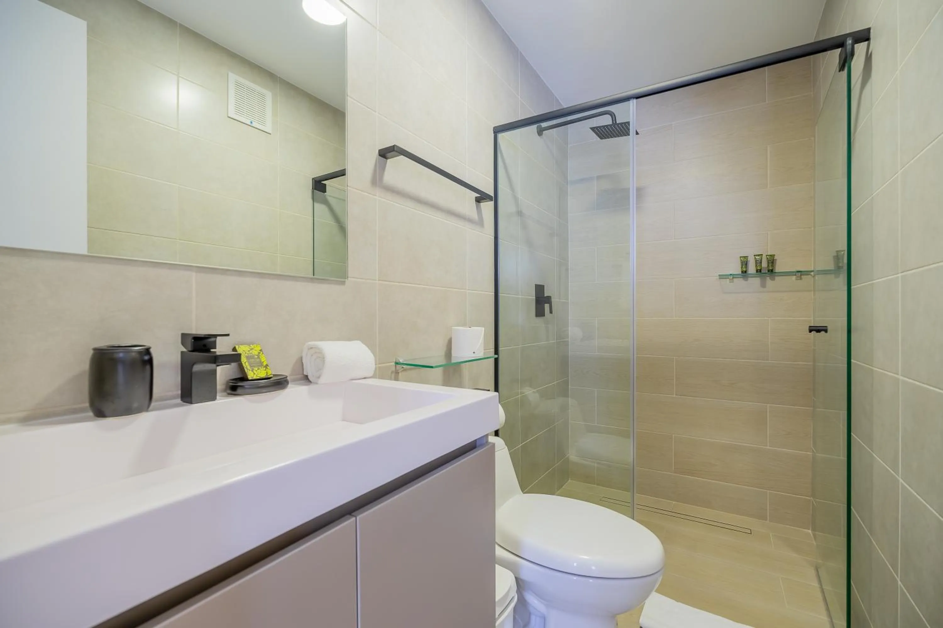 Bathroom in Wynwood House San Francisco