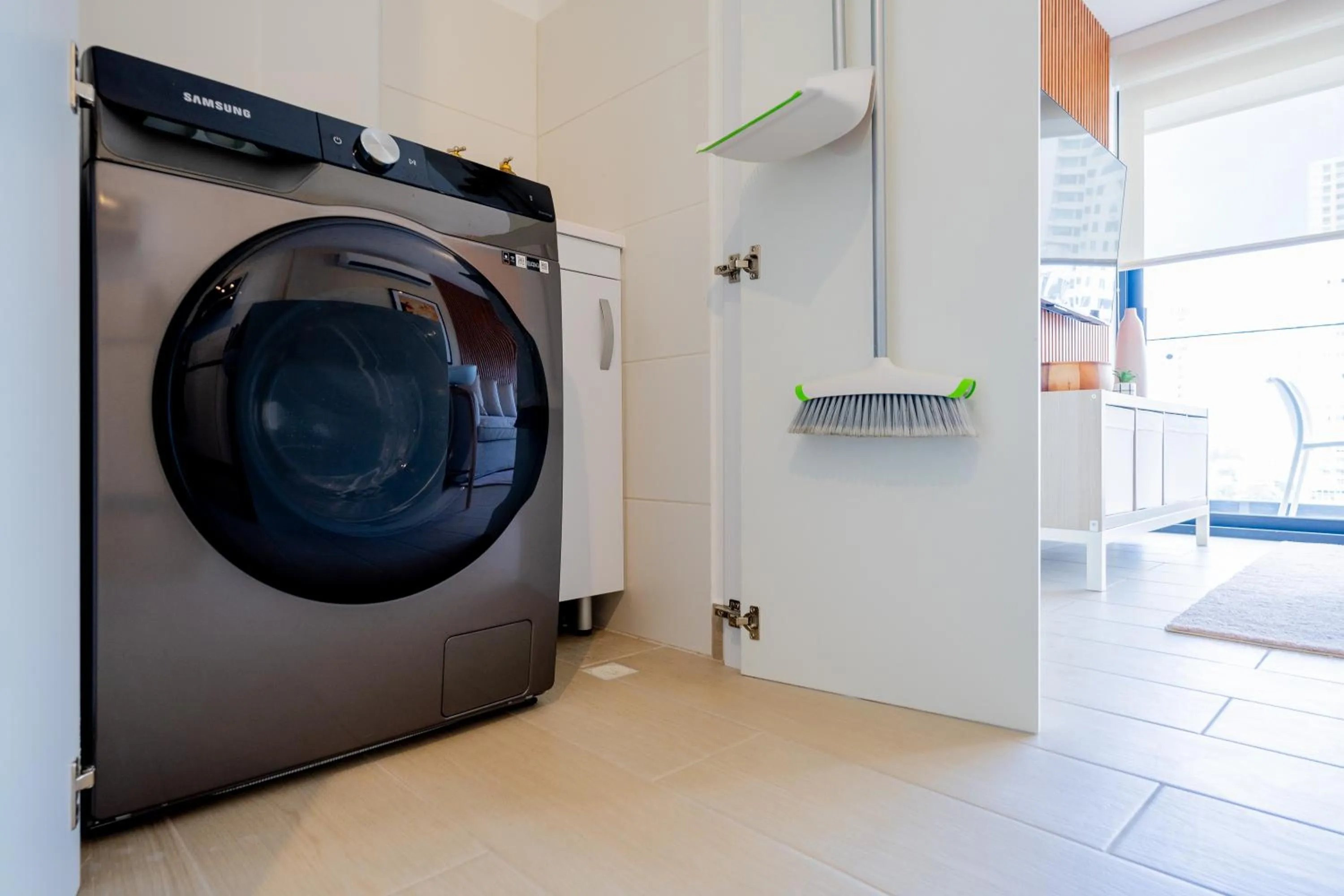 washing machine in Wynwood House San Francisco