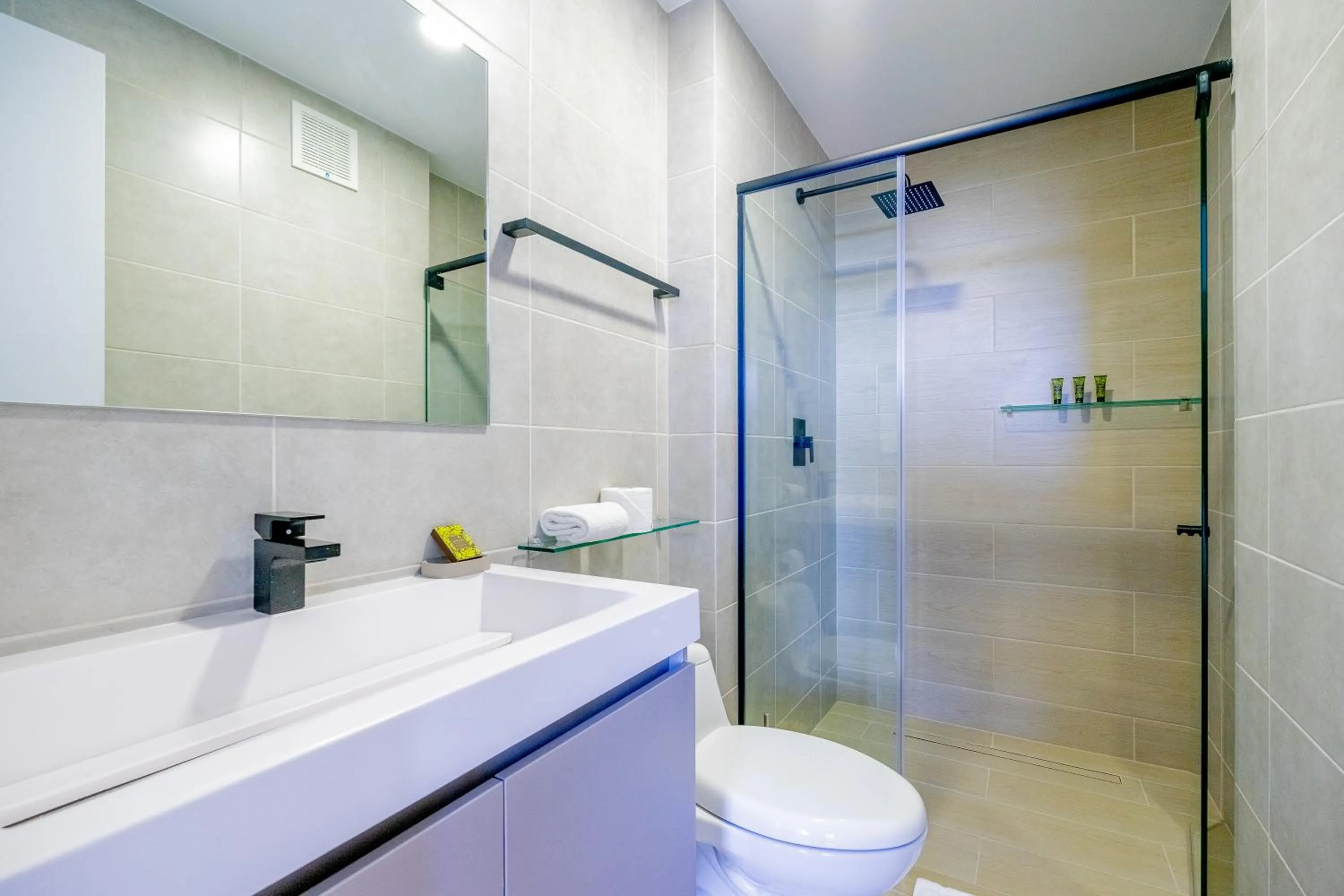 Bathroom in Wynwood House San Francisco