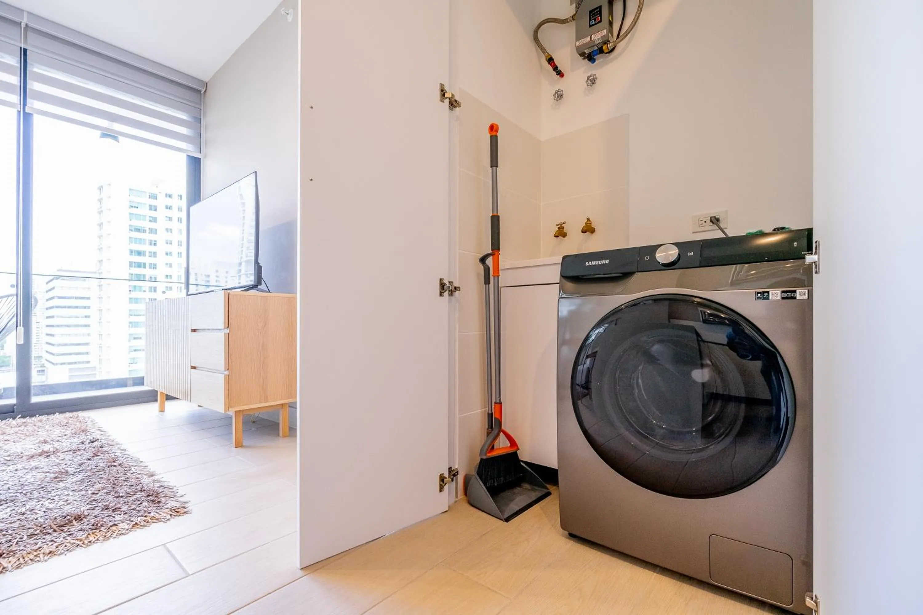 washing machine in Wynwood House San Francisco