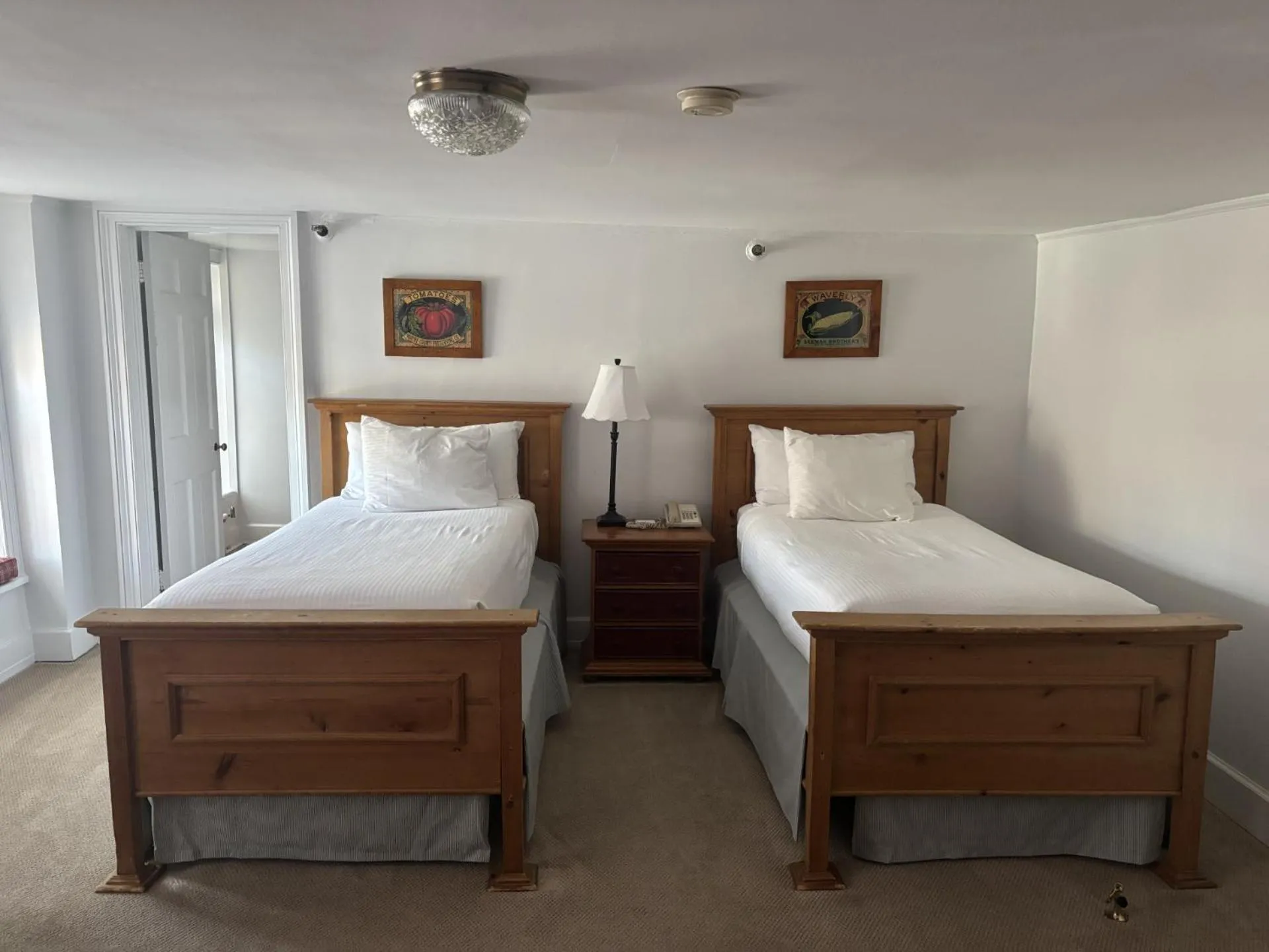 Bed in Beekman Arms and Delamater Inn