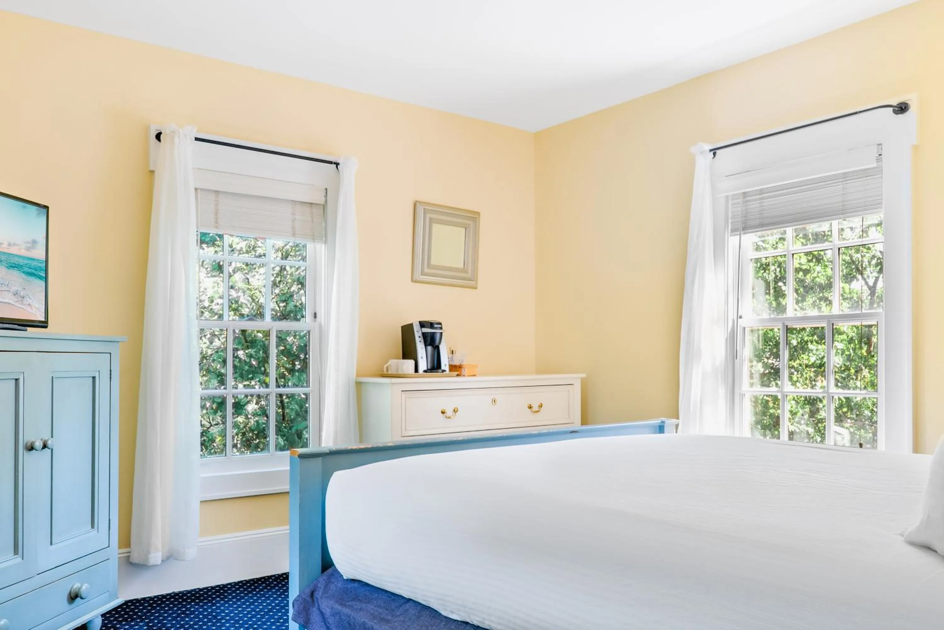 Bed in Beekman Arms and Delamater Inn