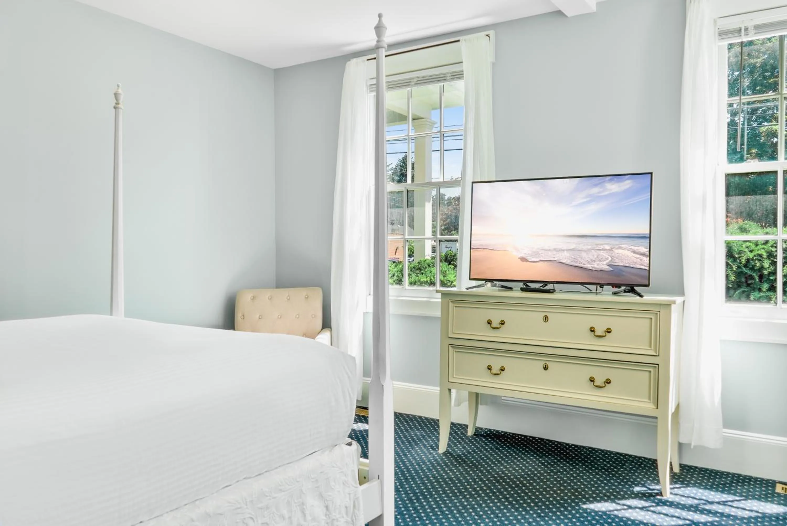 Bed in Beekman Arms and Delamater Inn