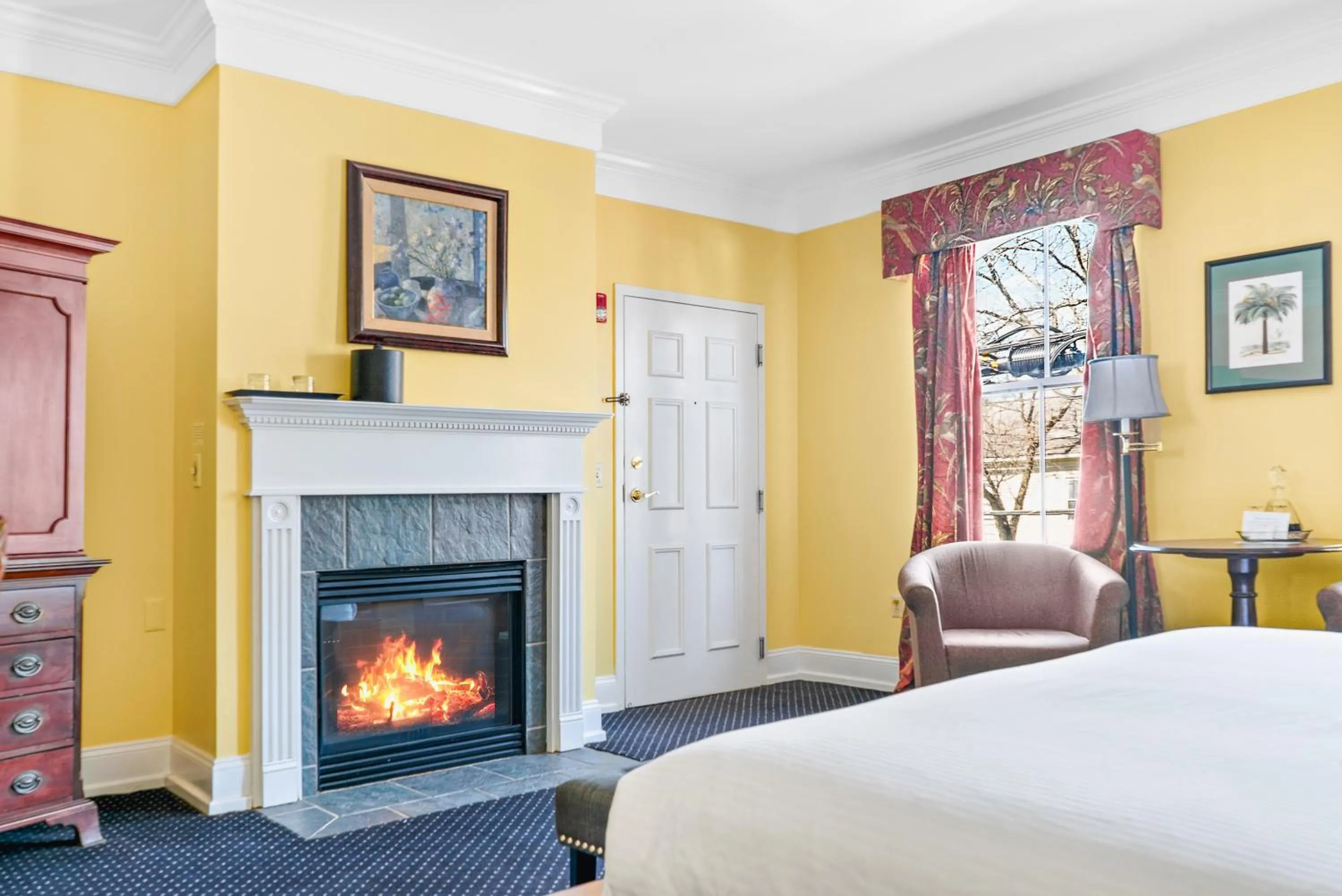 Bed in Beekman Arms and Delamater Inn