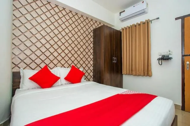 Bedroom, Bed in Western Silicon Hotel