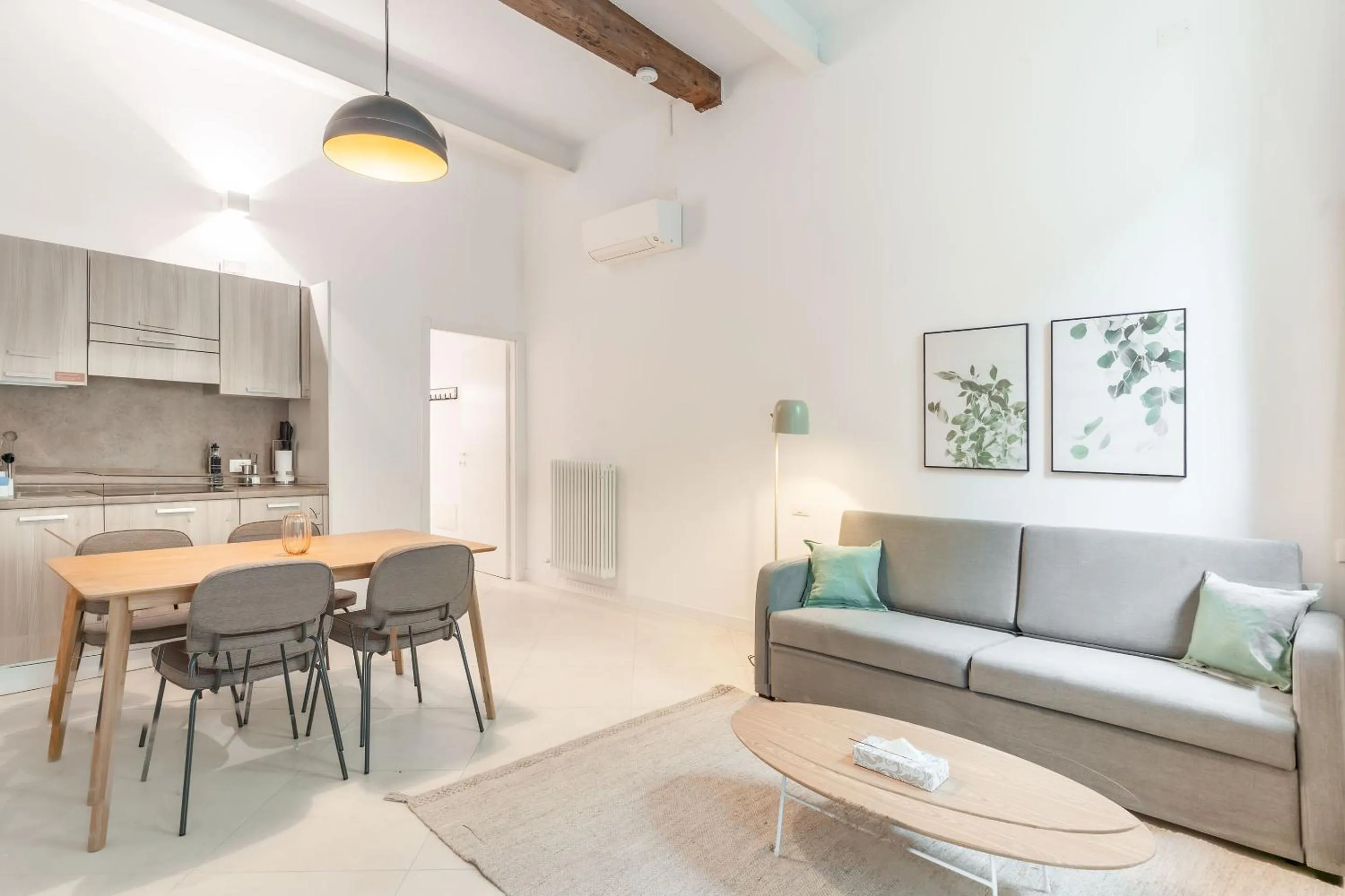 Kitchen or kitchenette in Limehome Verona La Vigna in Città