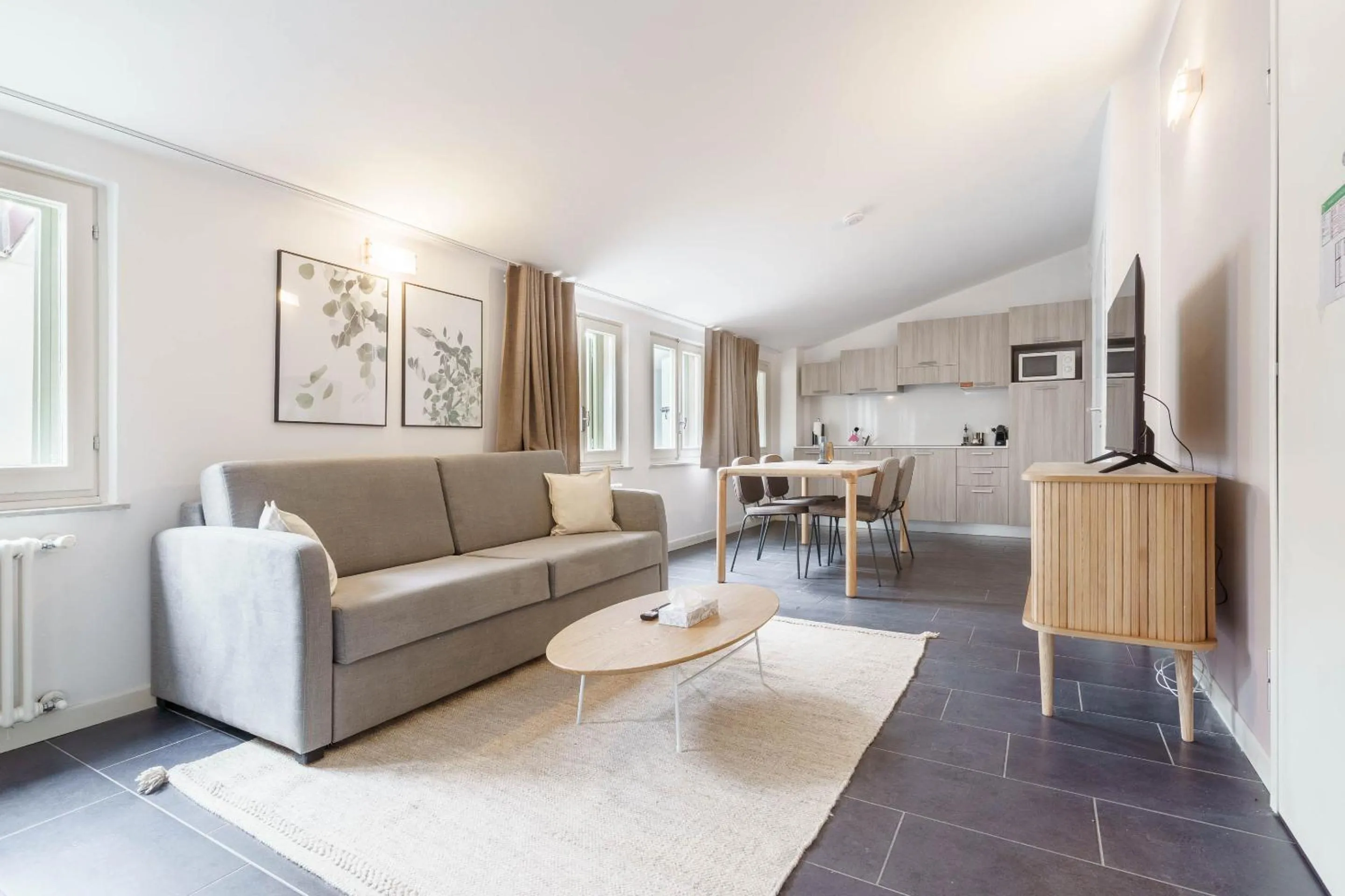 Kitchen or kitchenette in Limehome Verona La Vigna in Città