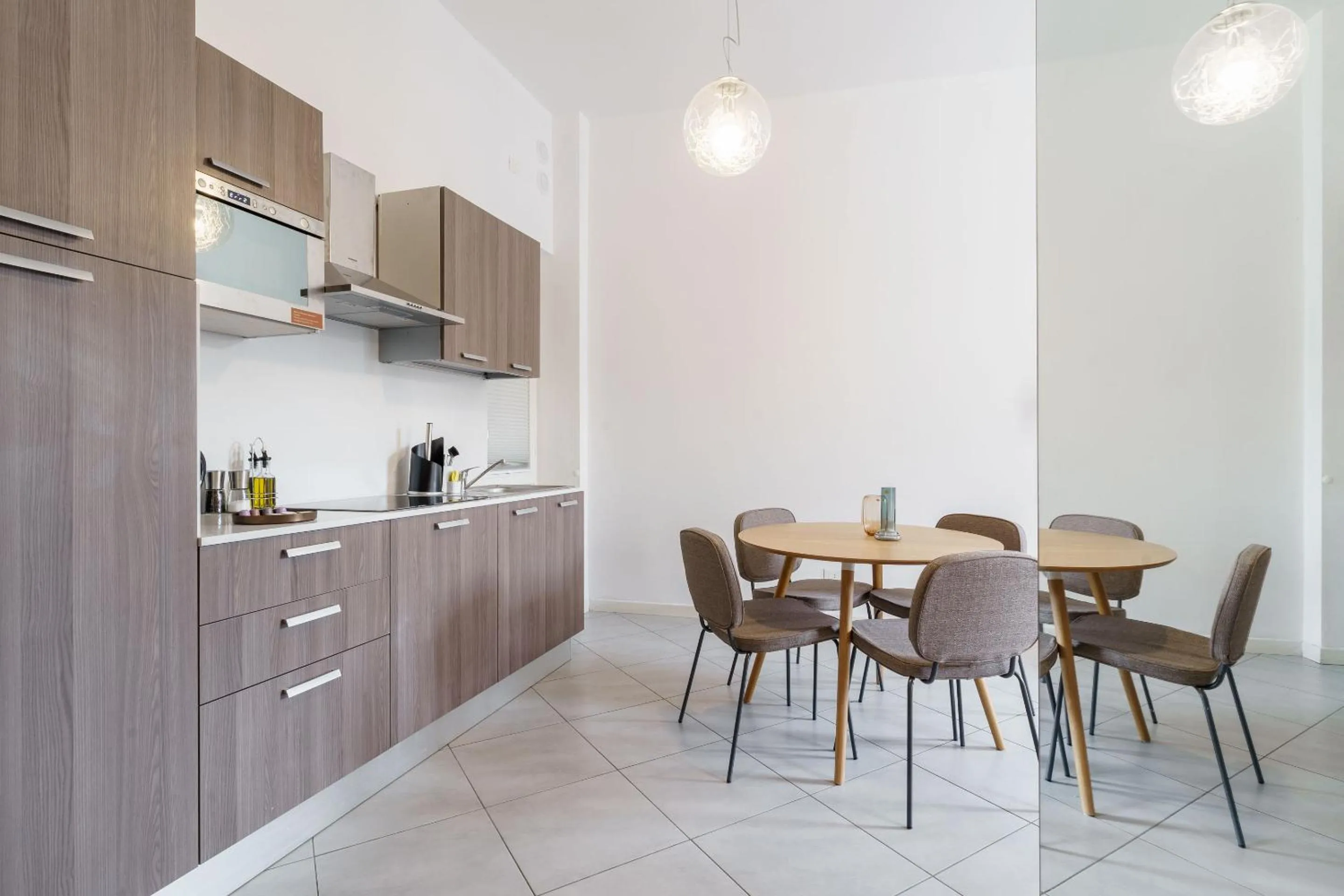 Kitchen or kitchenette in Limehome Verona La Vigna in Città