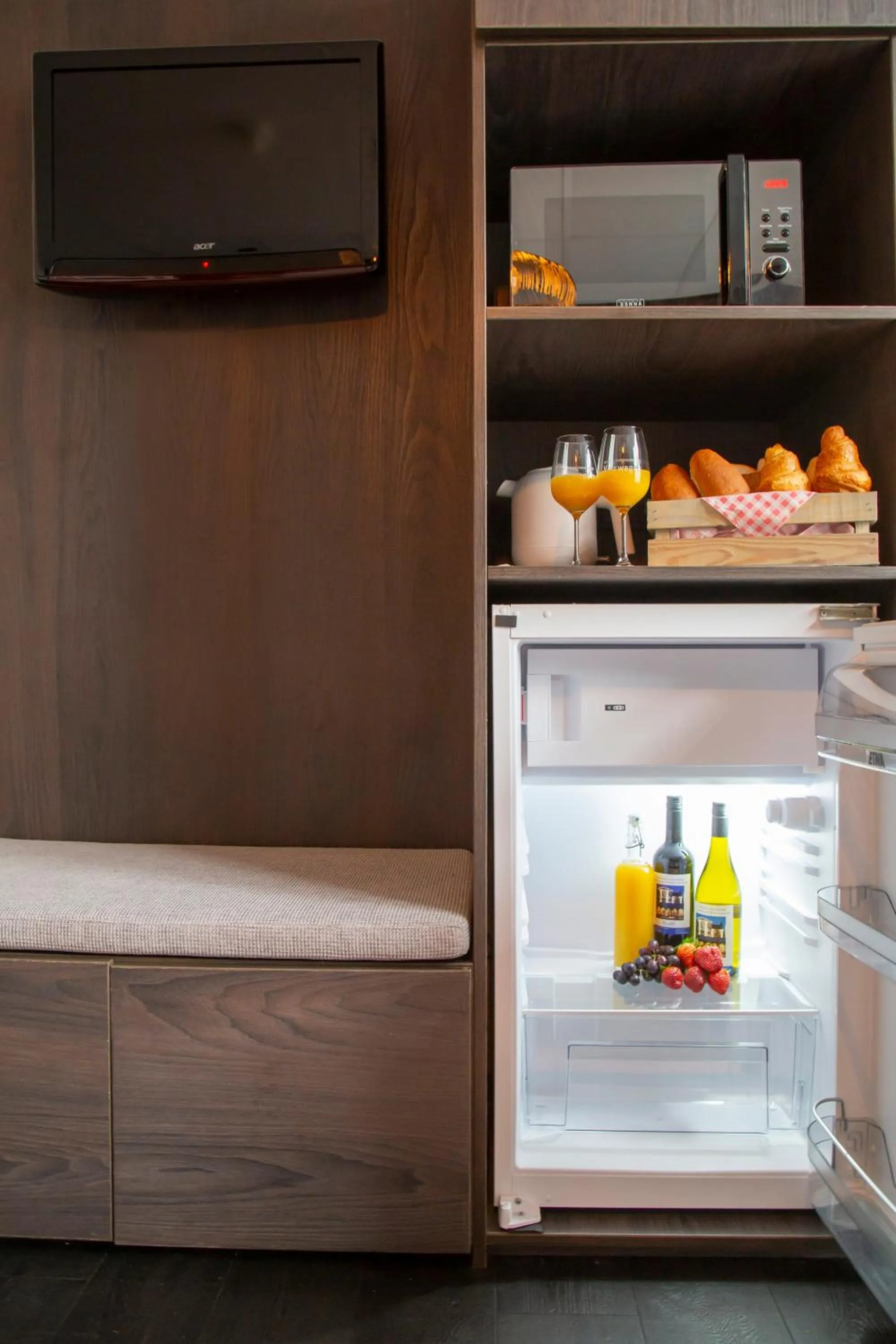 TV and multimedia in Hotel Pannenkoekhuis Vierwegen