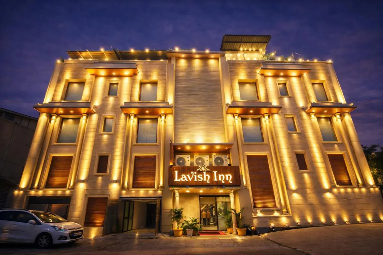 Qotel Signature Lavish Inn Rajouri Garden Qotel Signature Lavish Inn Rajouri Garden