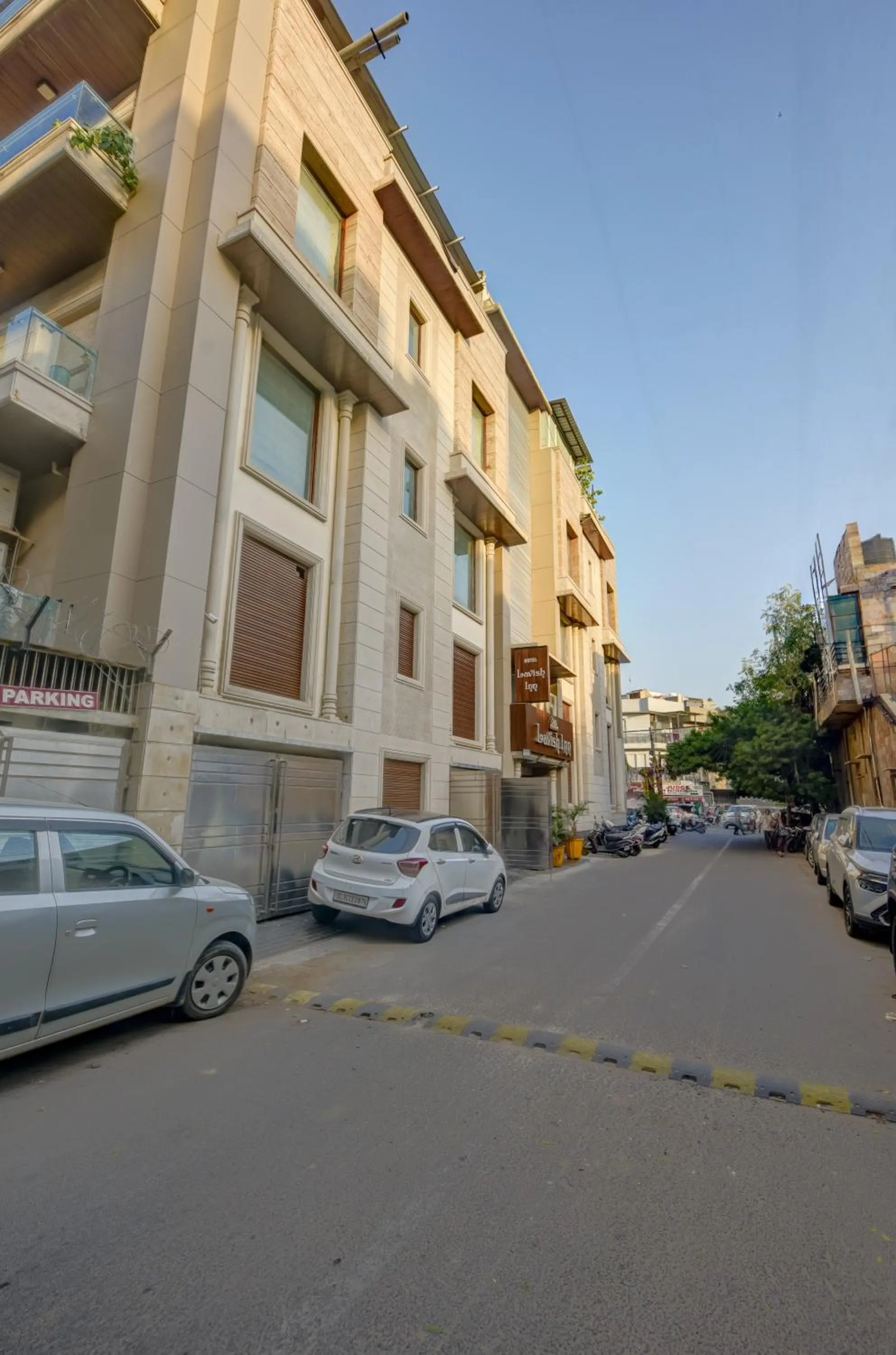 Property building in Qotel Signature Lavish Inn Rajouri Garden