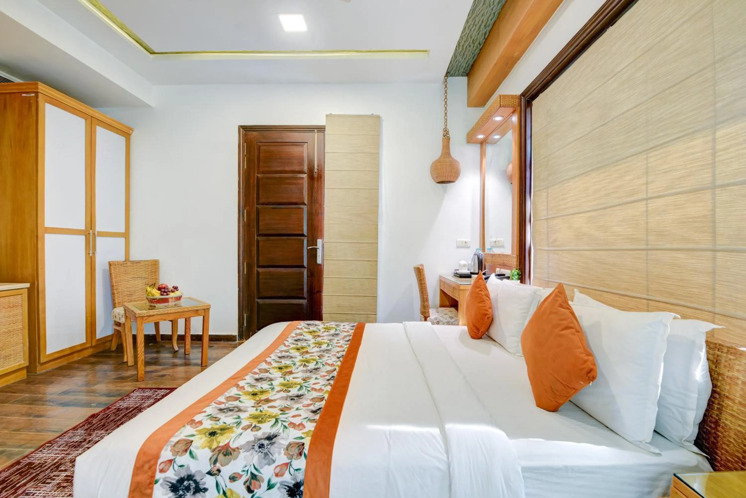 Bed in Qotel Signature Lavish Inn Rajouri Garden