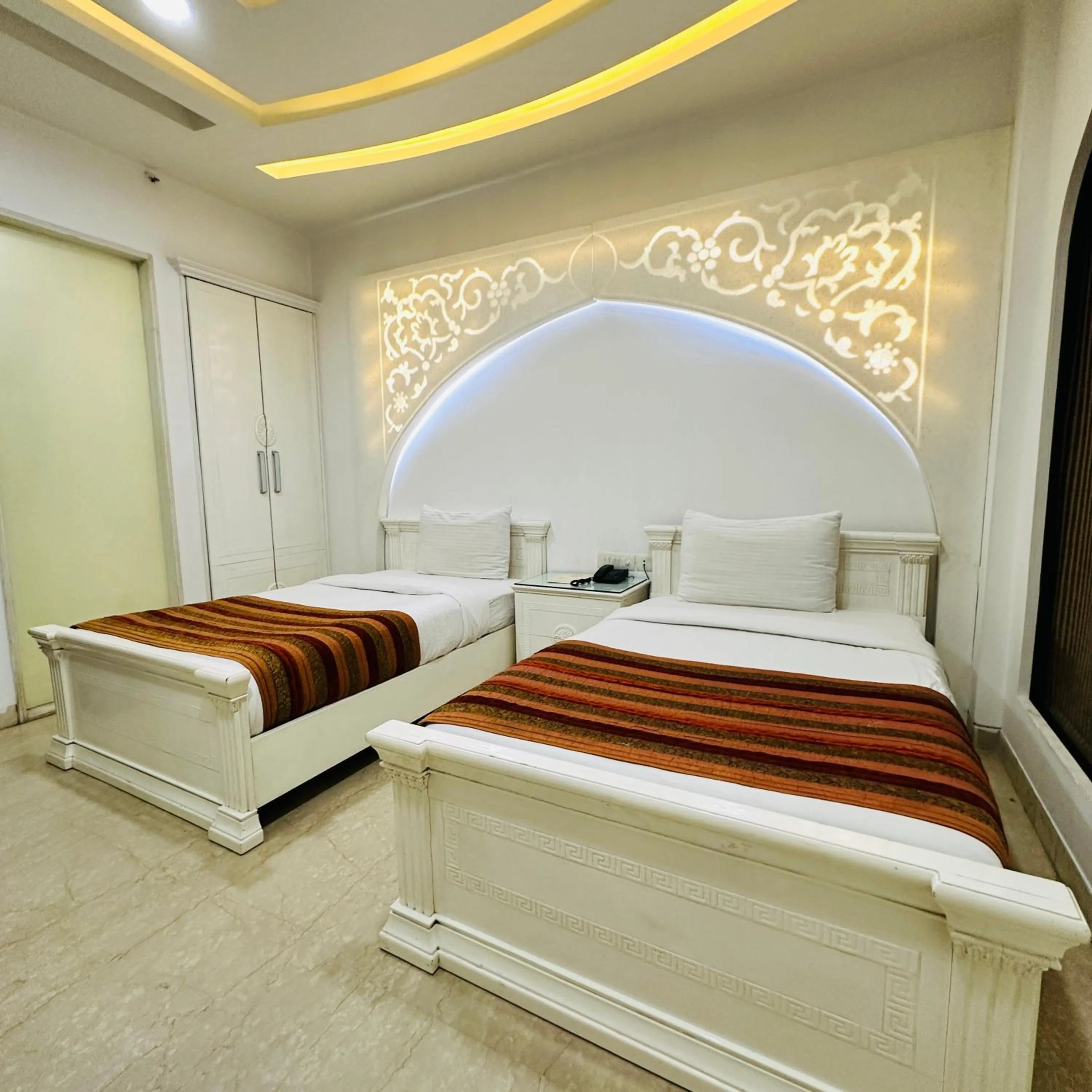 Bed in Qotel Signature Lavish Inn Rajouri Garden