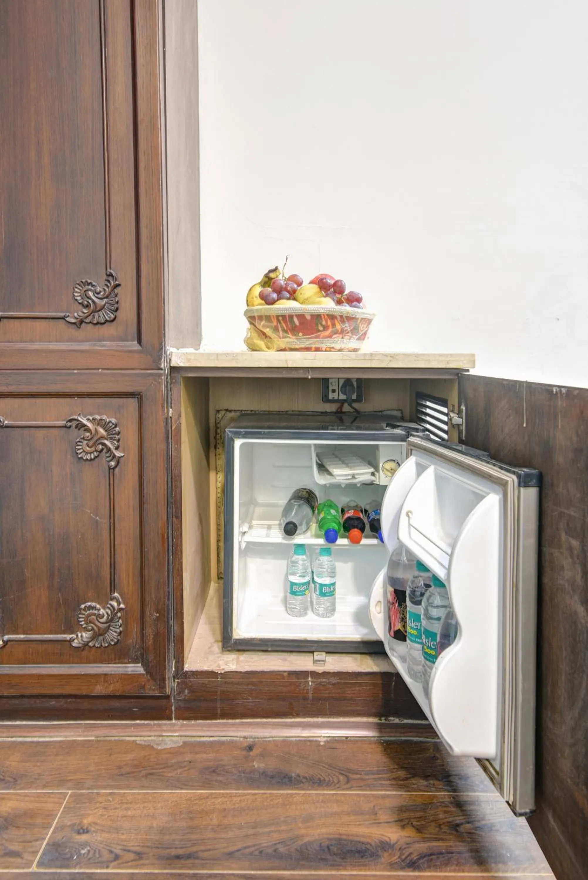 Food and drinks in Qotel Signature Lavish Inn Rajouri Garden