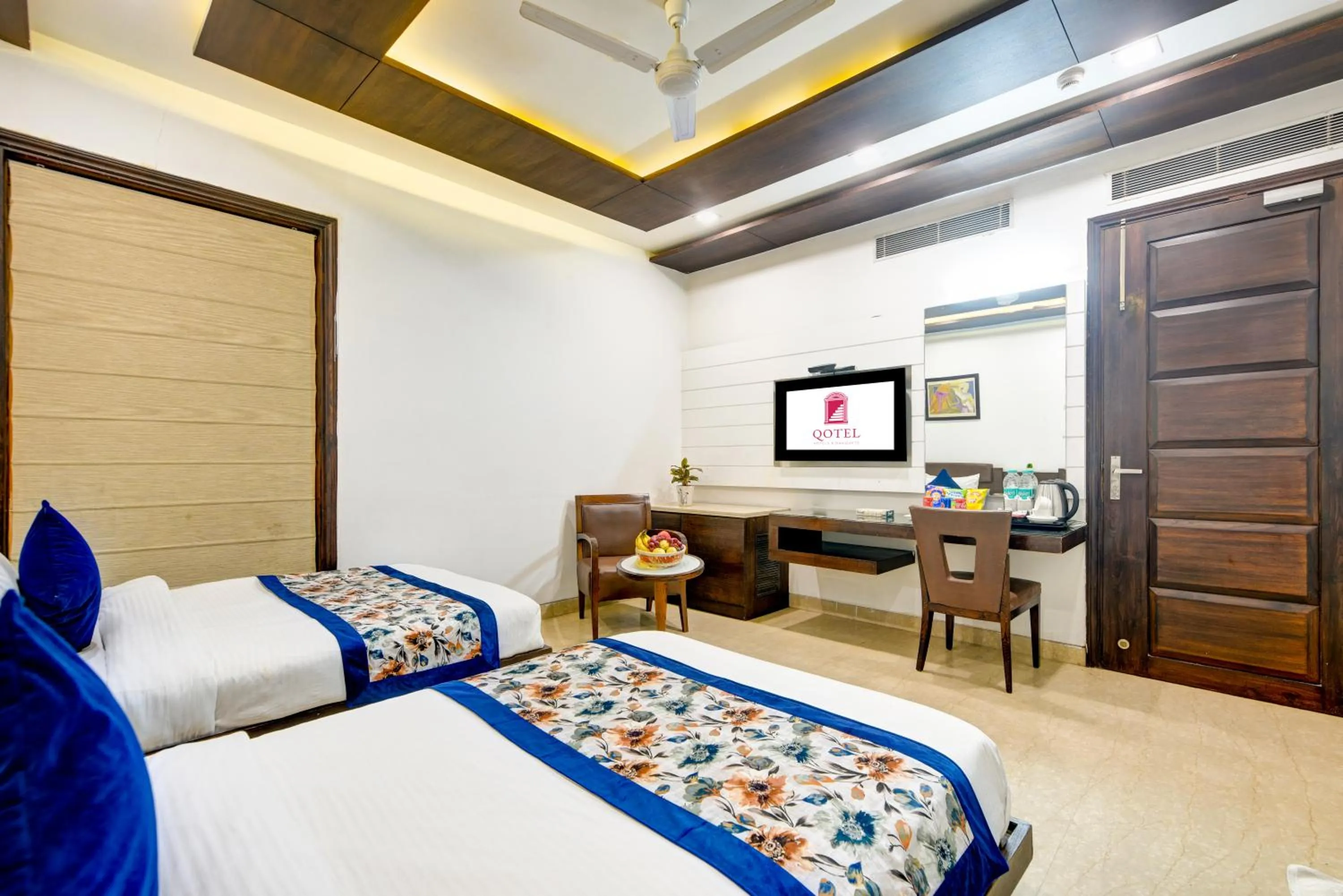 Communal lounge/ TV room, Bed in Qotel Signature Lavish Inn Rajouri Garden