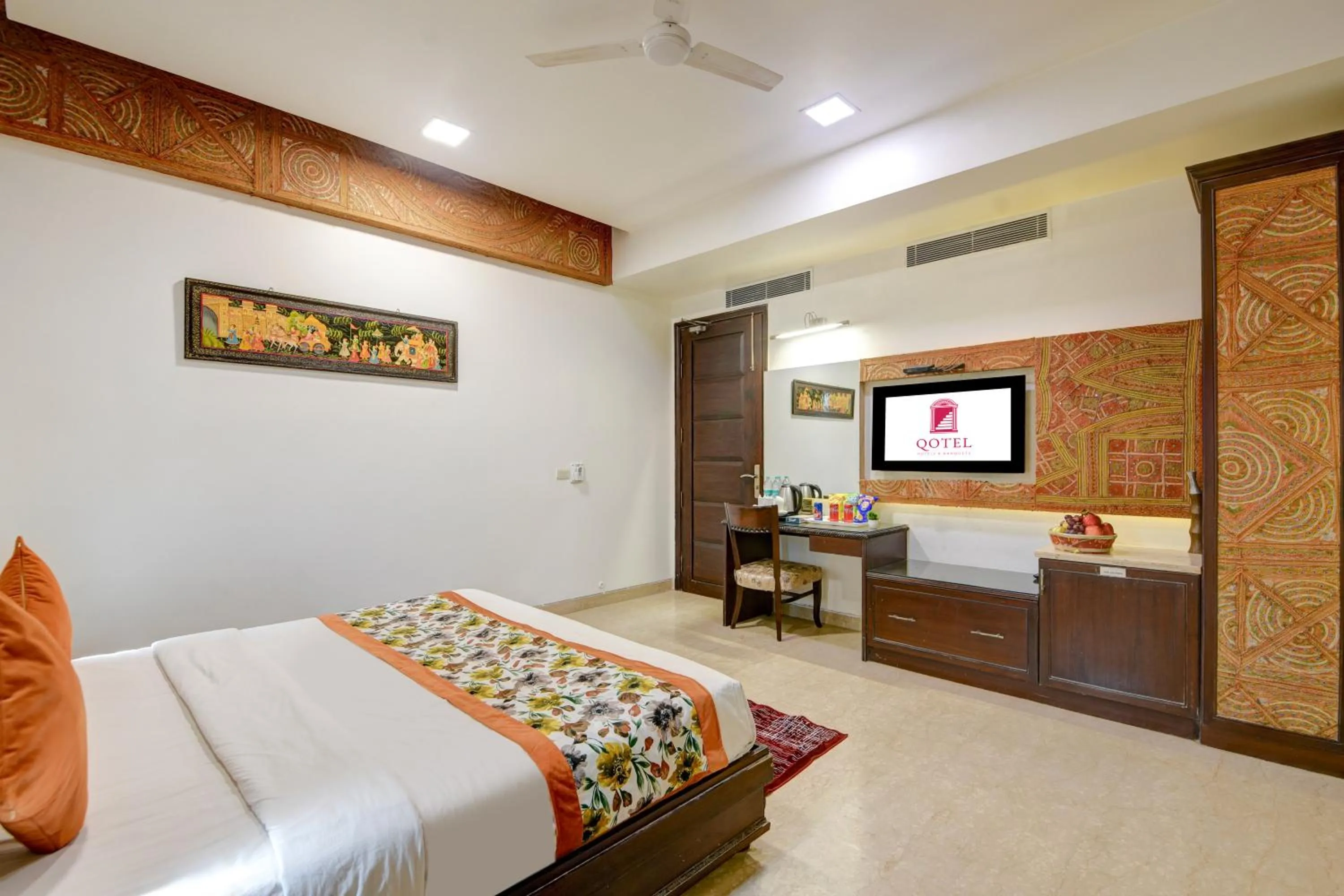 Communal lounge/ TV room, Bed in Qotel Signature Lavish Inn Rajouri Garden