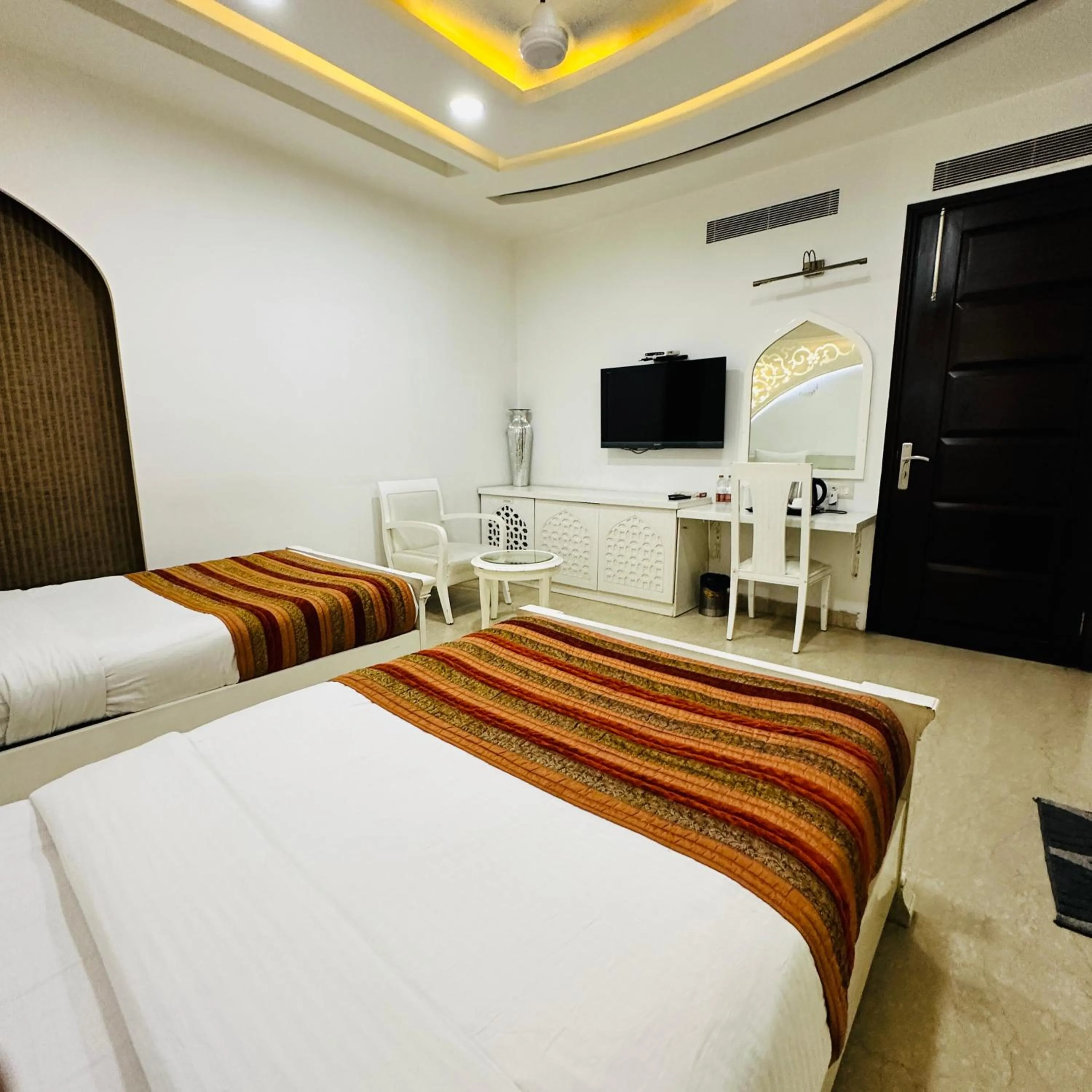 Communal lounge/ TV room, Bed in Qotel Signature Lavish Inn Rajouri Garden