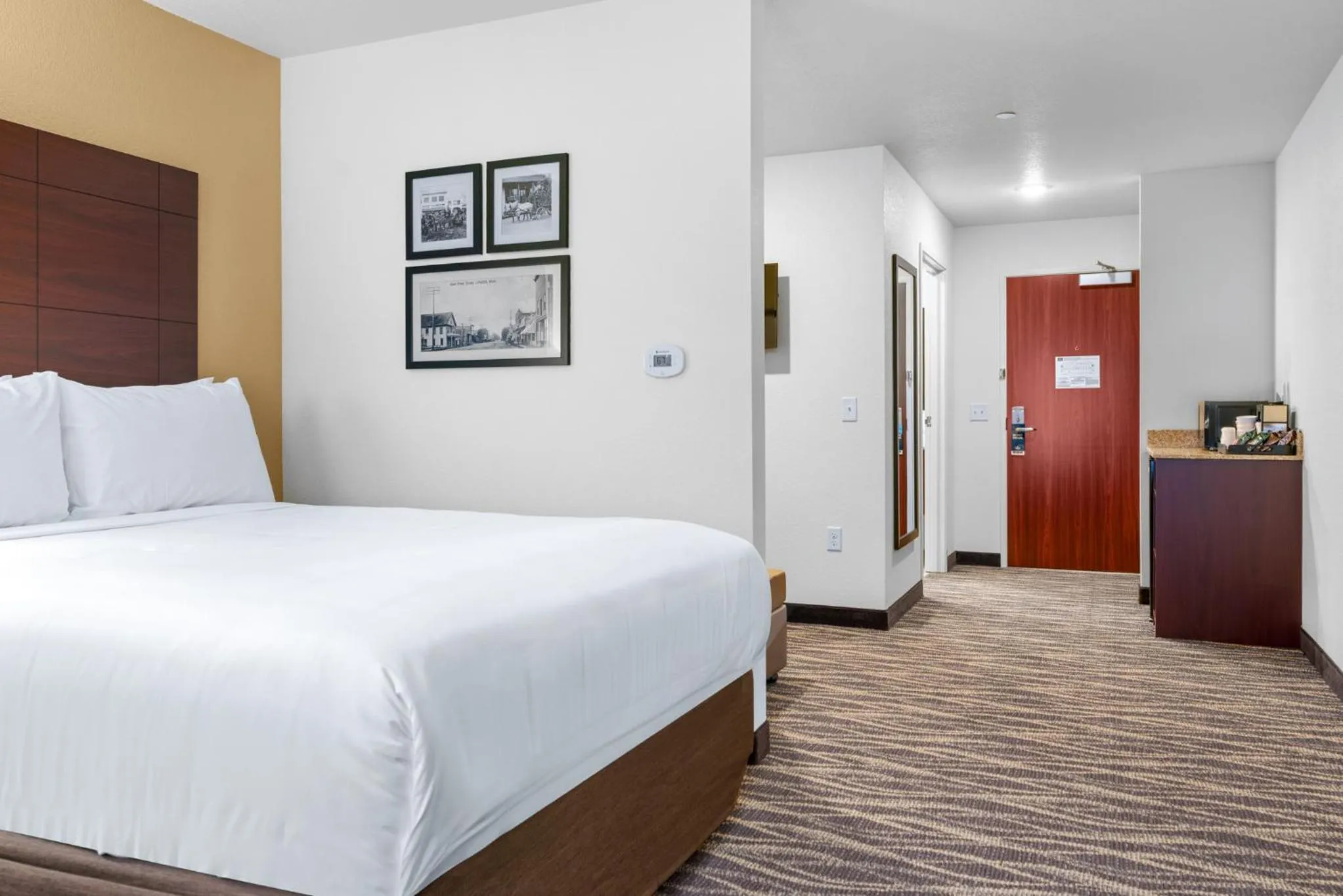 Bed in Cobblestone Hotel & Suites - Lynden