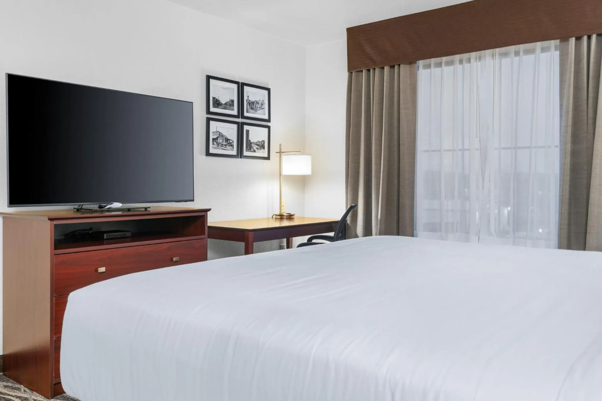 Bed in Cobblestone Hotel & Suites - Lynden