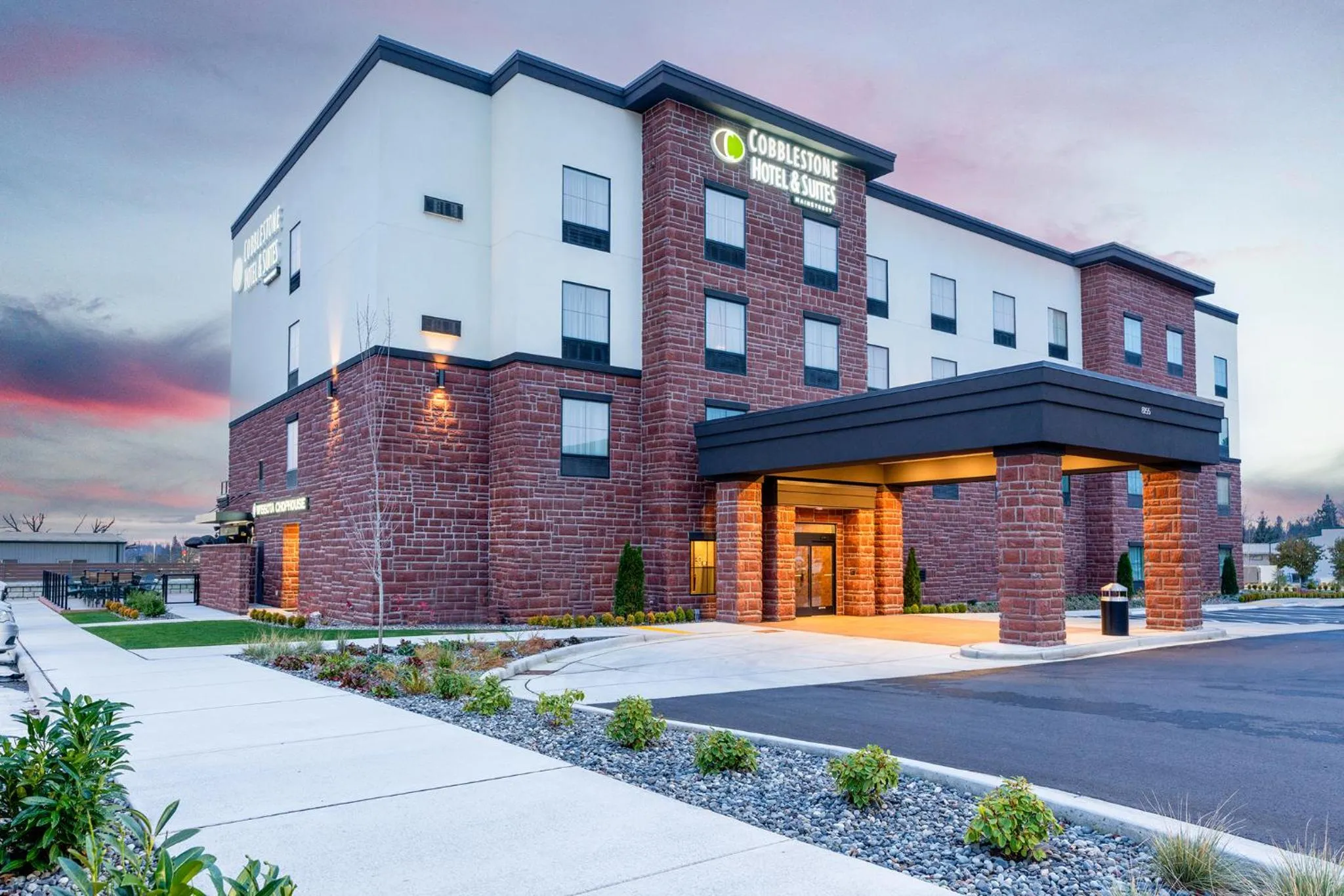 Property building in Cobblestone Hotel & Suites - Lynden