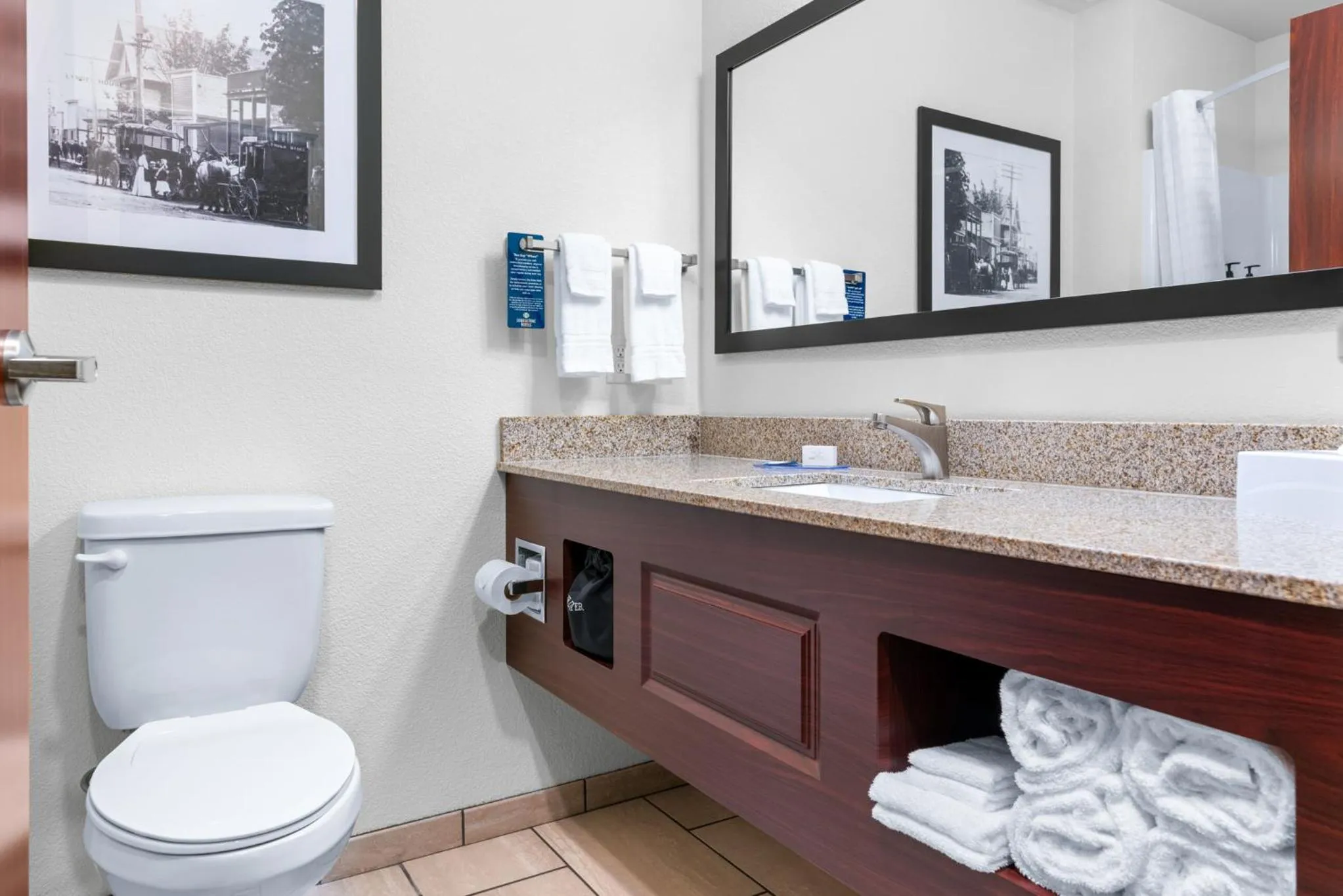 Bathroom in Cobblestone Hotel & Suites - Lynden