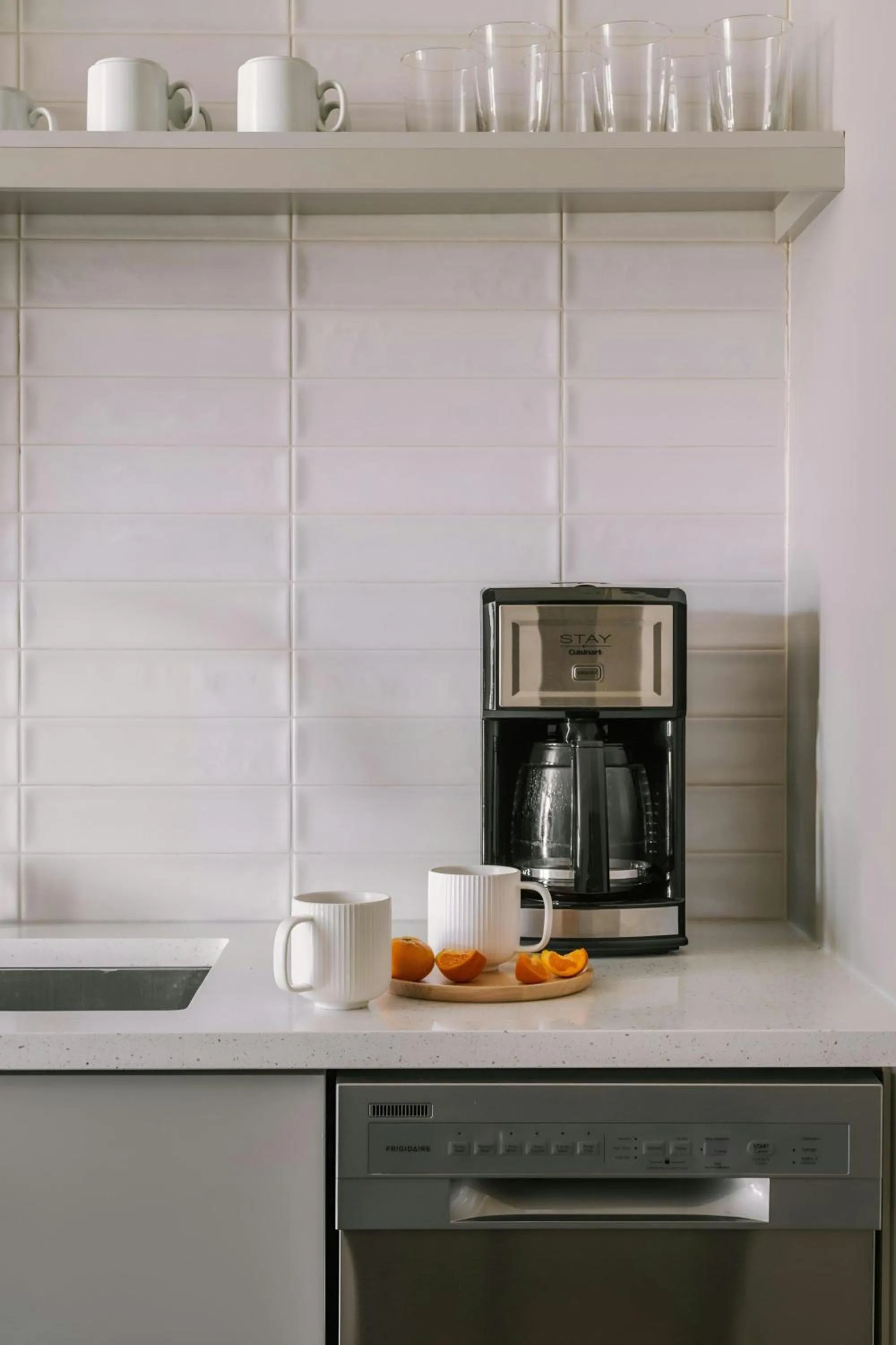 Kitchen or kitchenette in Sonder Skyline Apartments LoHi