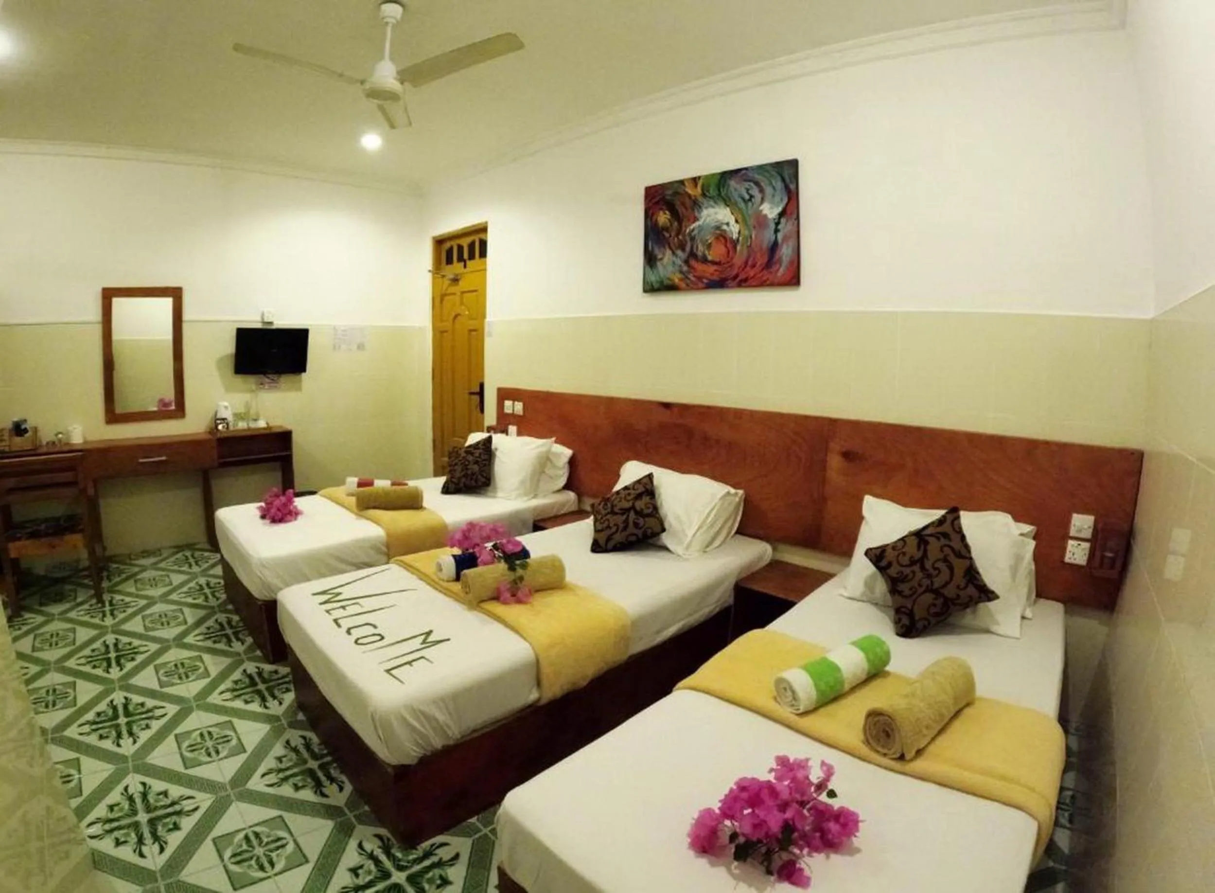 Bed in Adroit Beach Inn