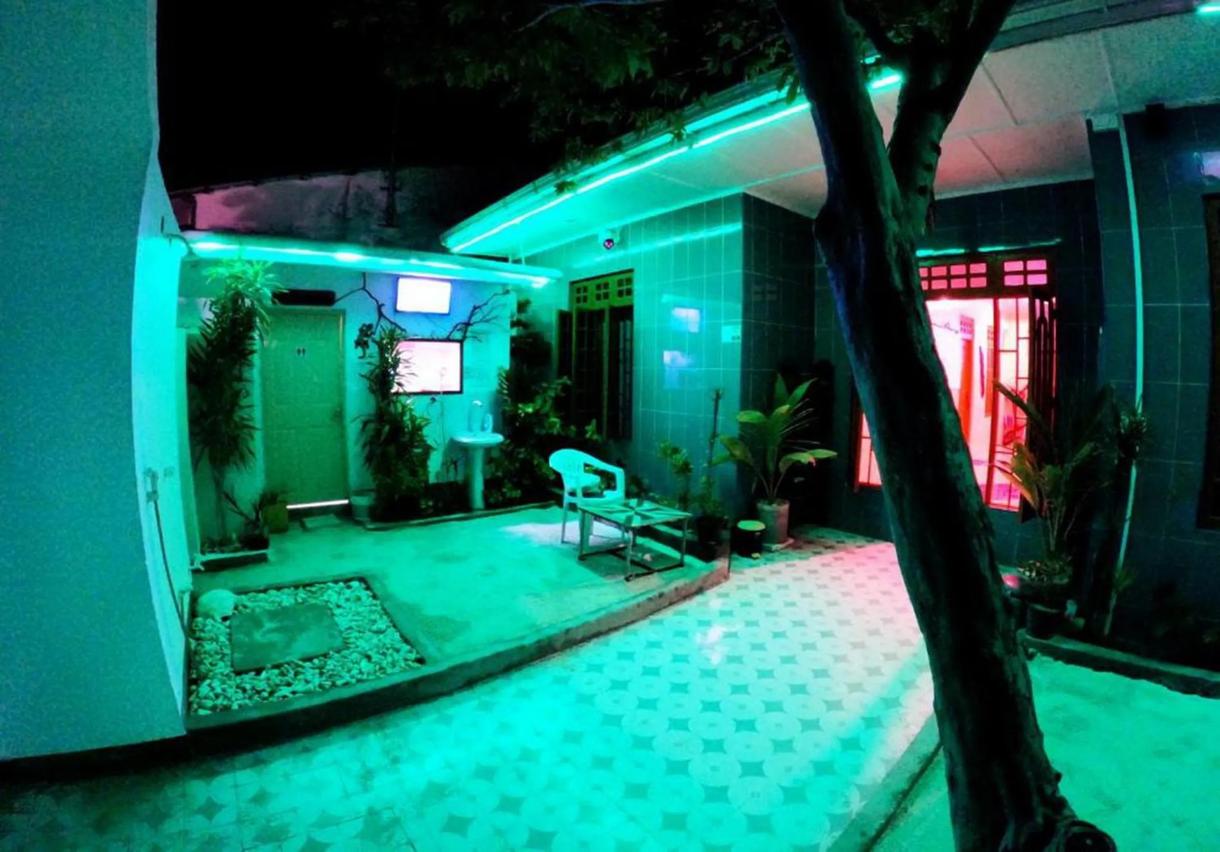 Patio in Adroit Beach Inn