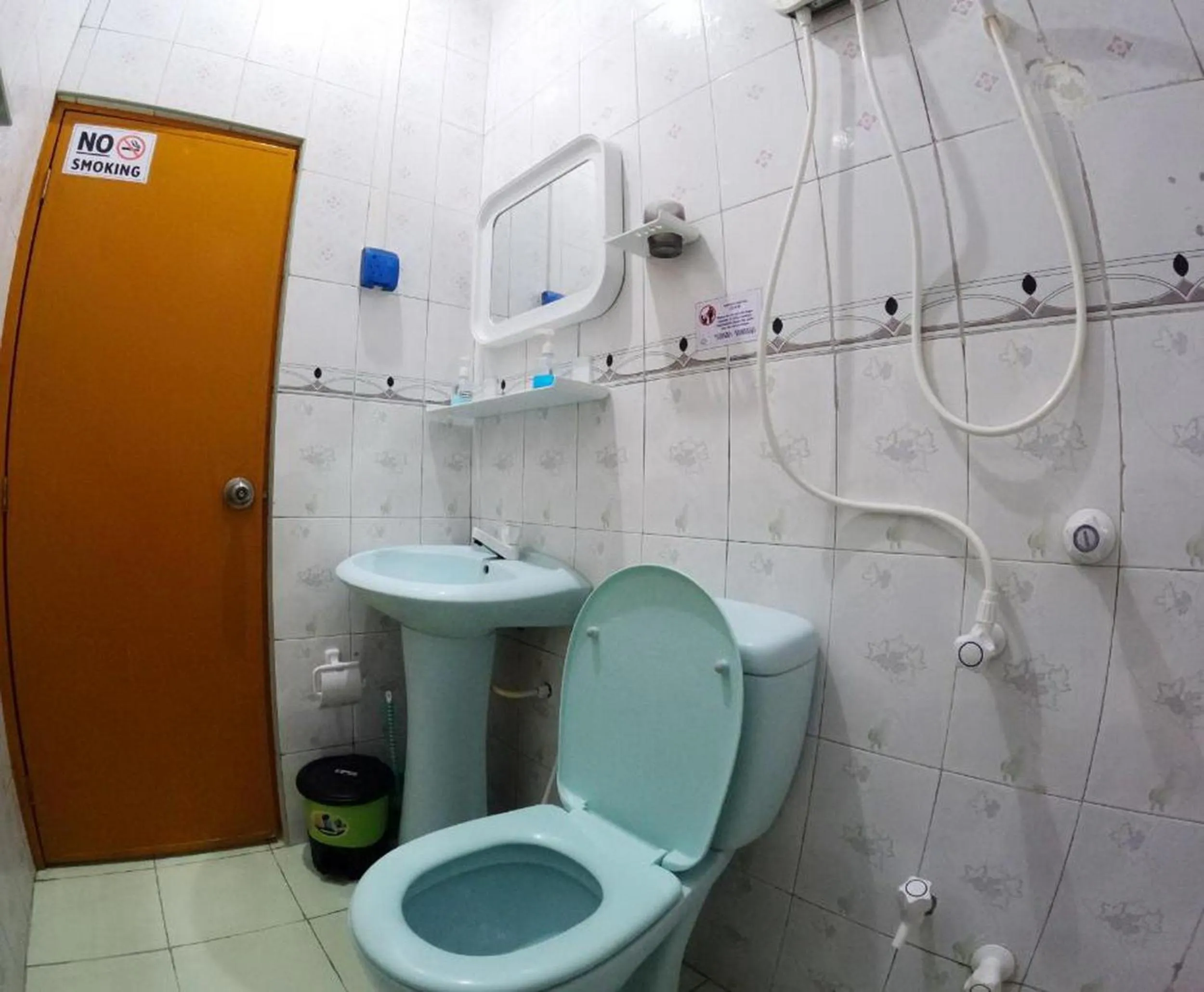 Shower in Adroit Beach Inn