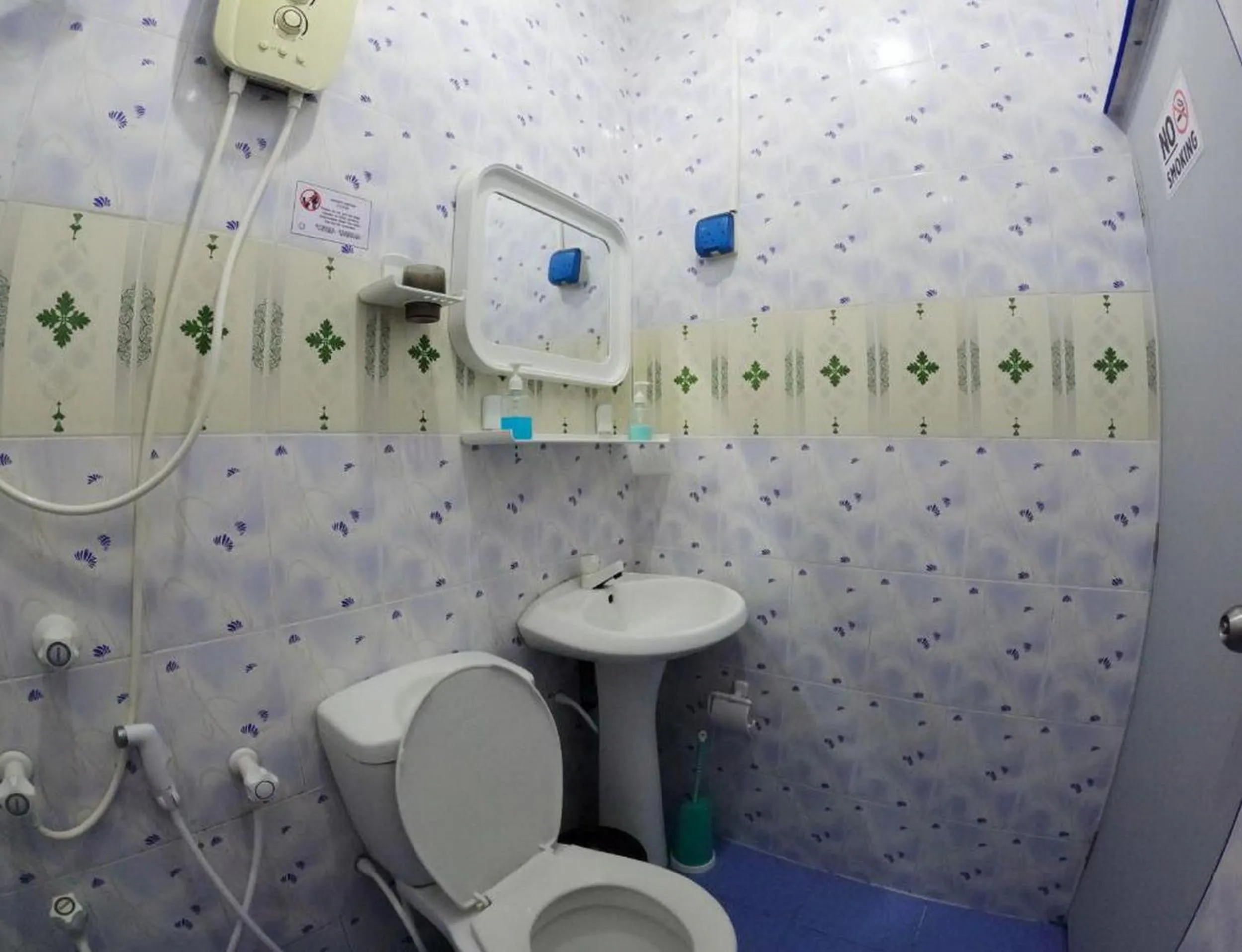 Shower in Adroit Beach Inn