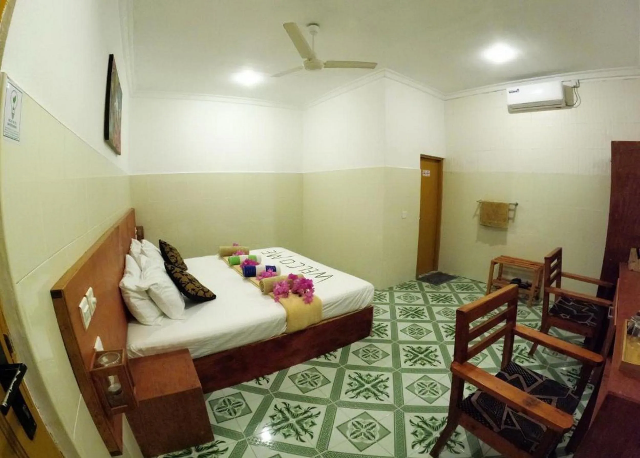 Bed in Adroit Beach Inn