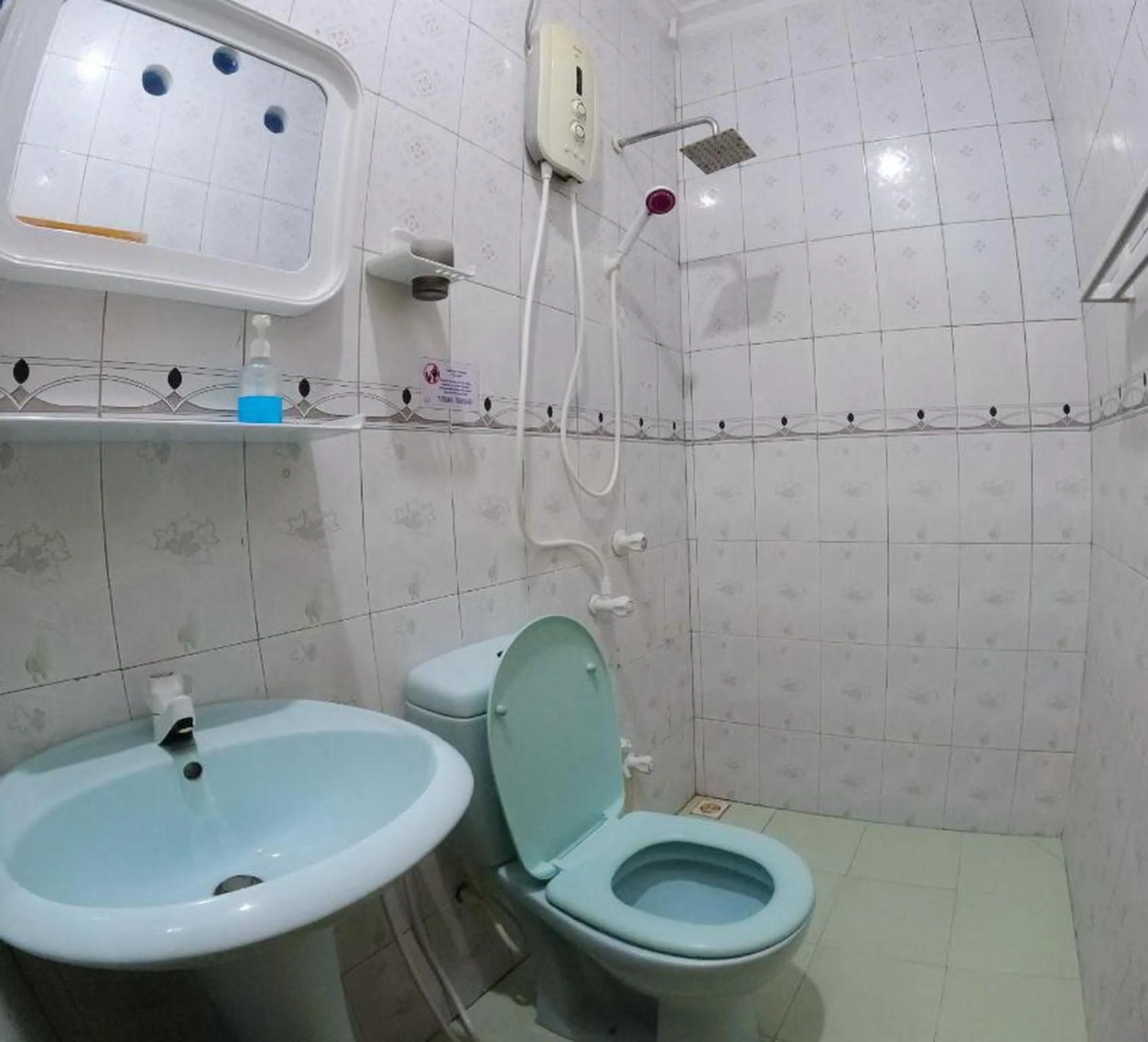 Shower in Adroit Beach Inn