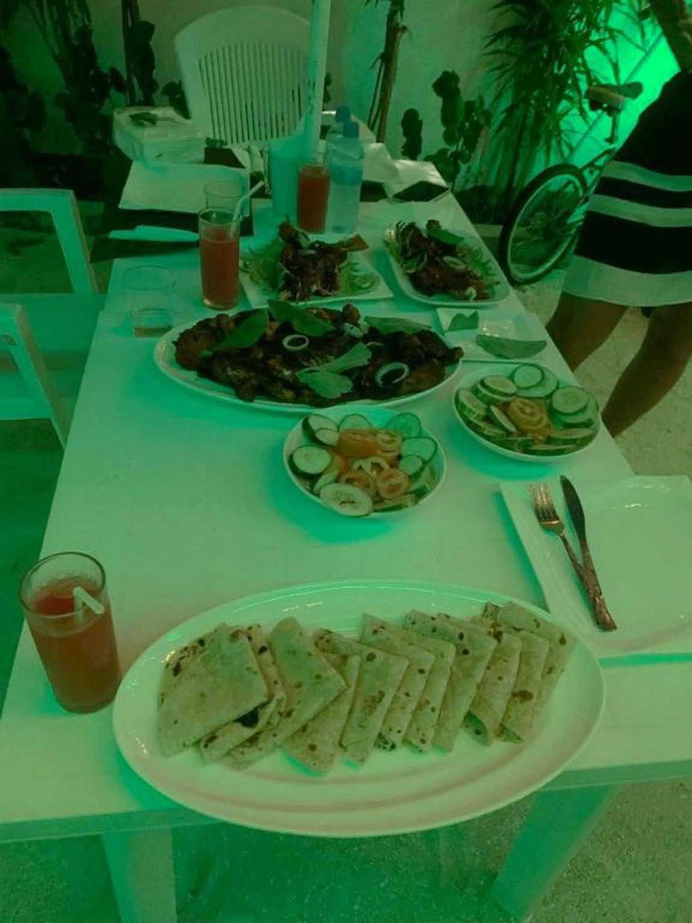 Food and drinks in Adroit Beach Inn