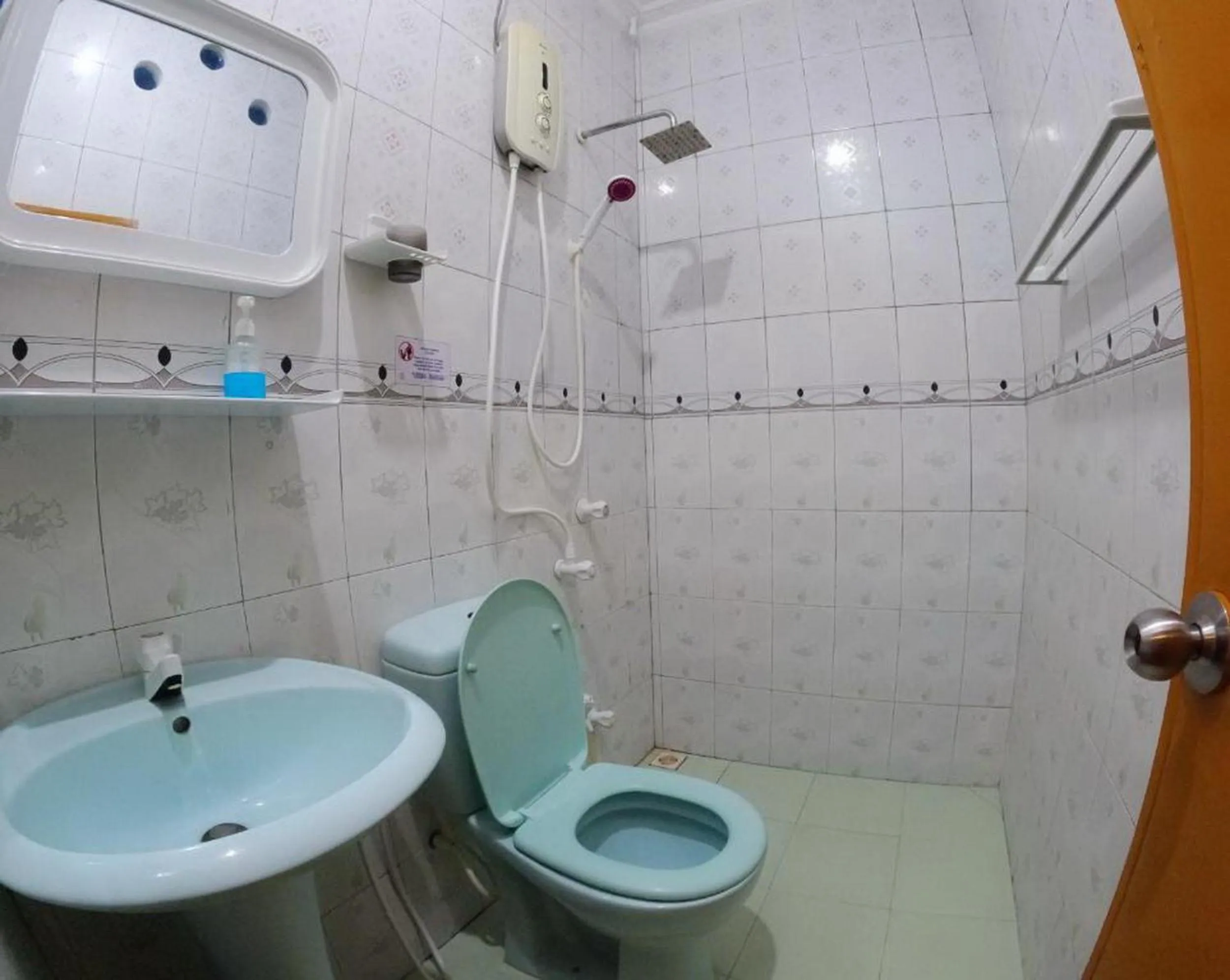 Shower in Adroit Beach Inn