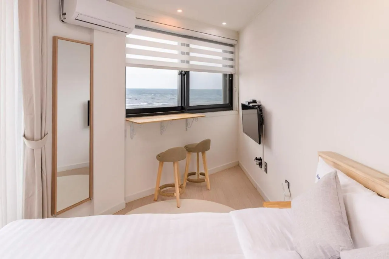 Bed in On The Sea Pension