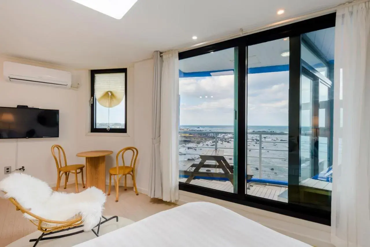 Double Room with Spa Bath in On The Sea Pension Double Room with Spa Bath in On The Sea Pension