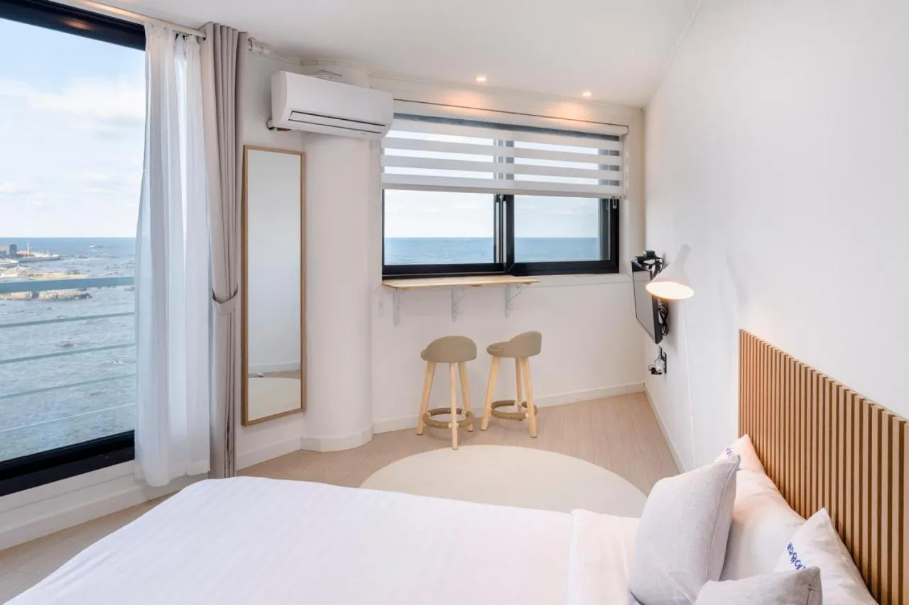 Bed in On The Sea Pension