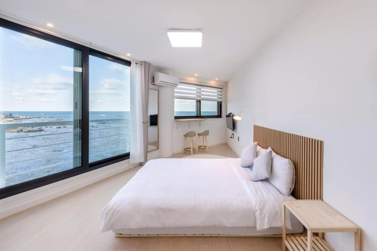 Bed in On The Sea Pension