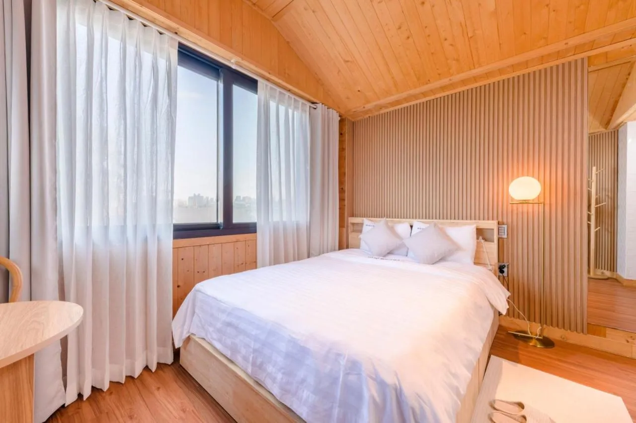 Bed in On The Sea Pension