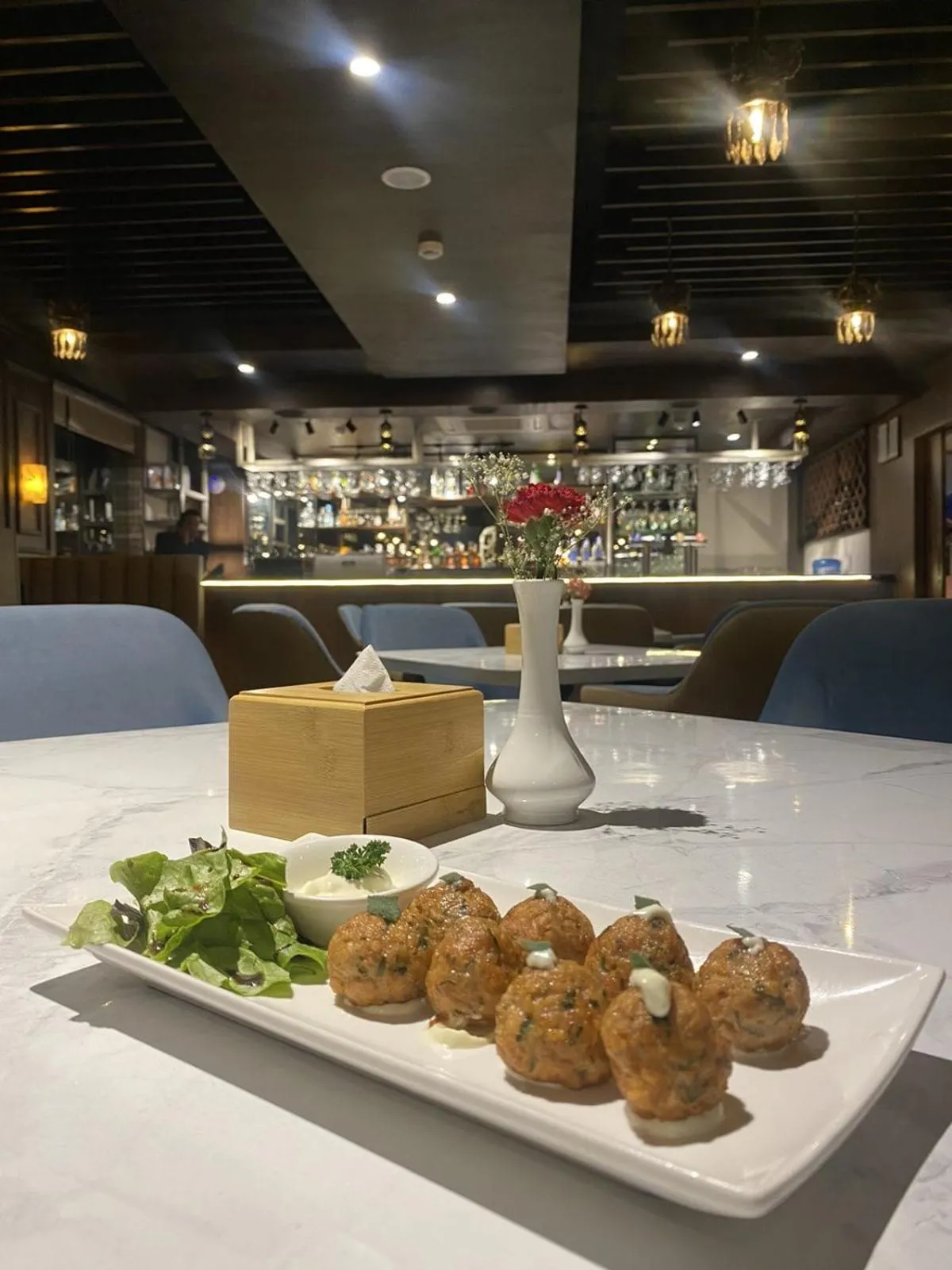 Food and drinks in Dees Boutique Hotel