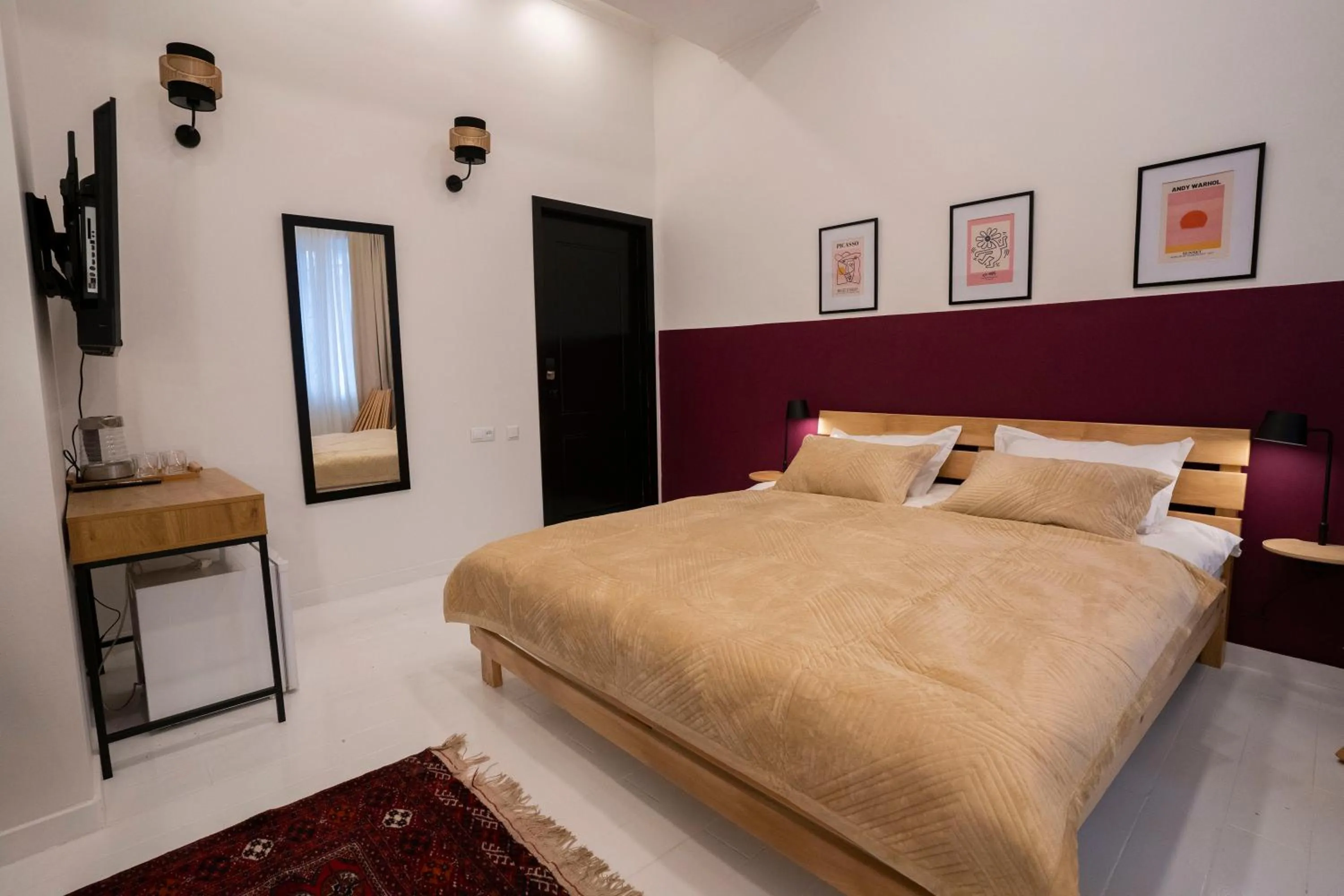 Bed in Sulitzer Residence