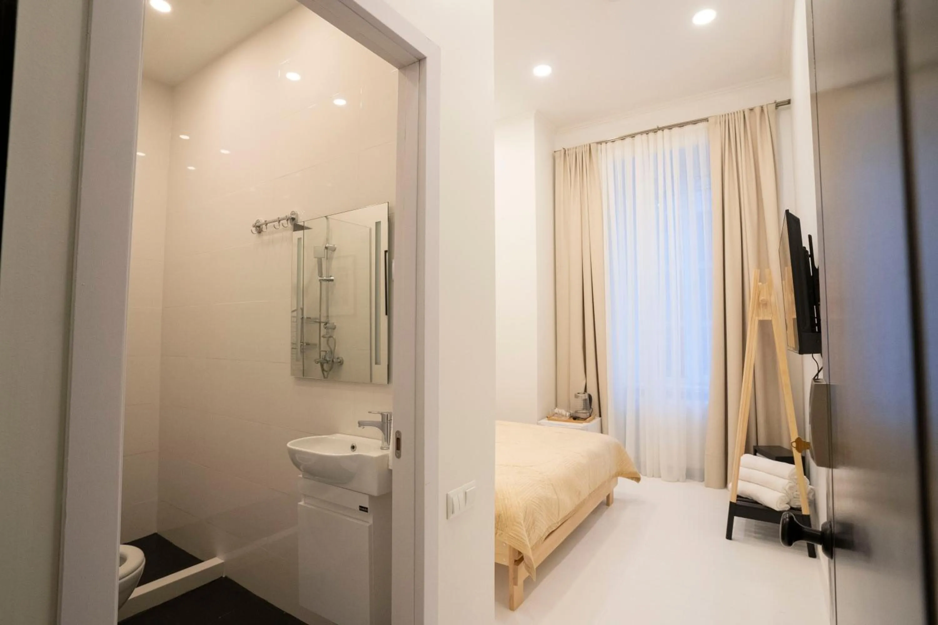 Bed in Sulitzer Residence