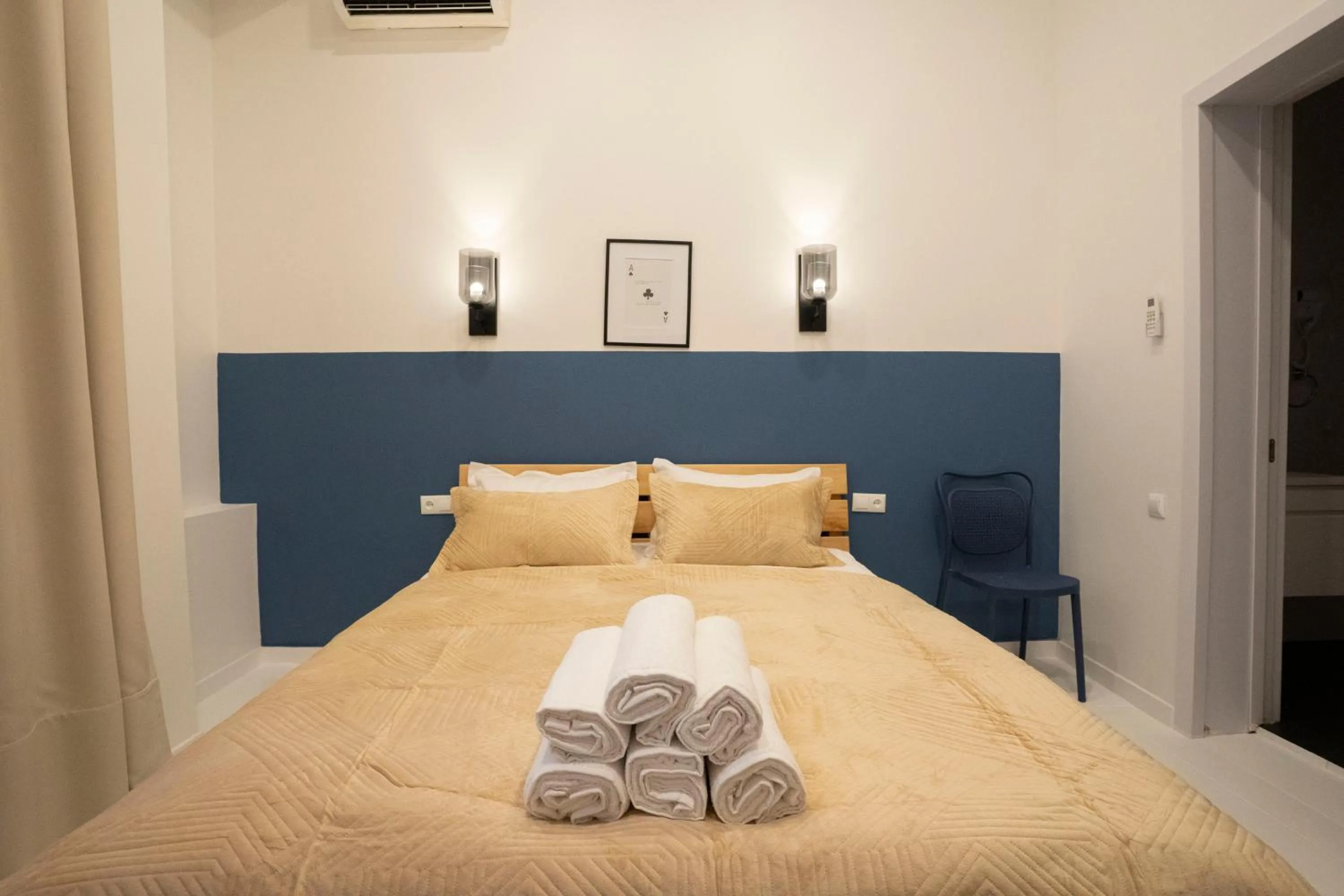 Bed in Sulitzer Residence