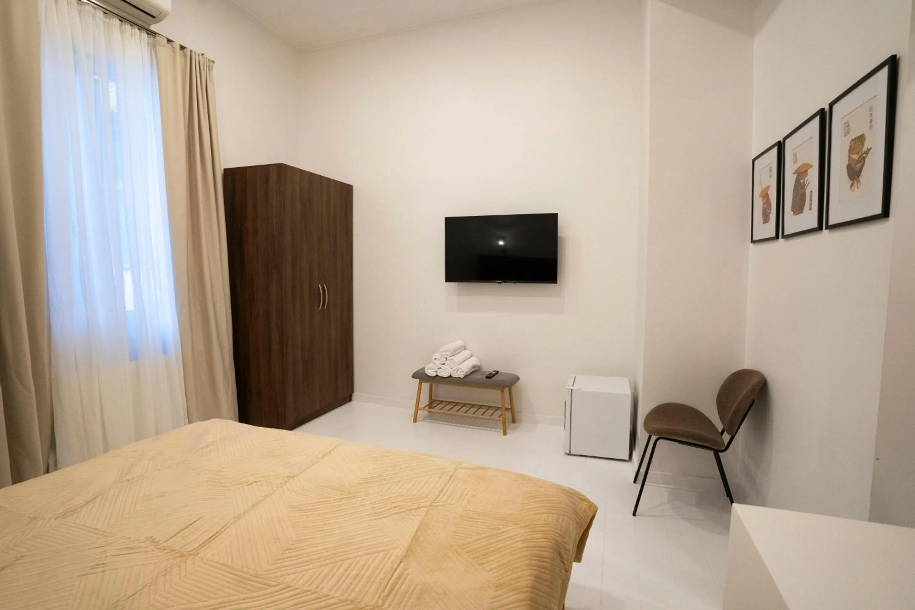 Bed in Sulitzer Residence