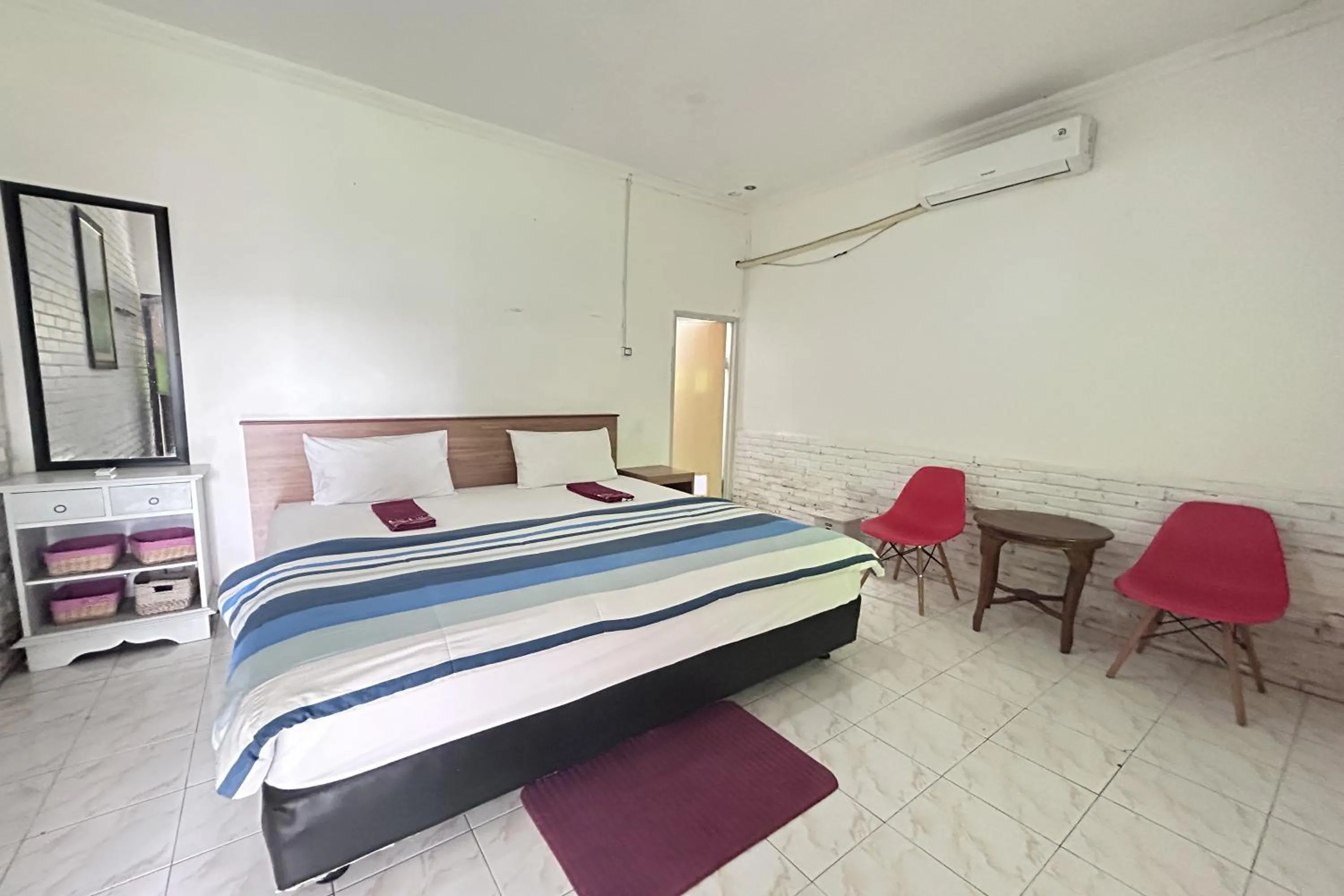 Photo of the whole room, Bed in Carla Garden