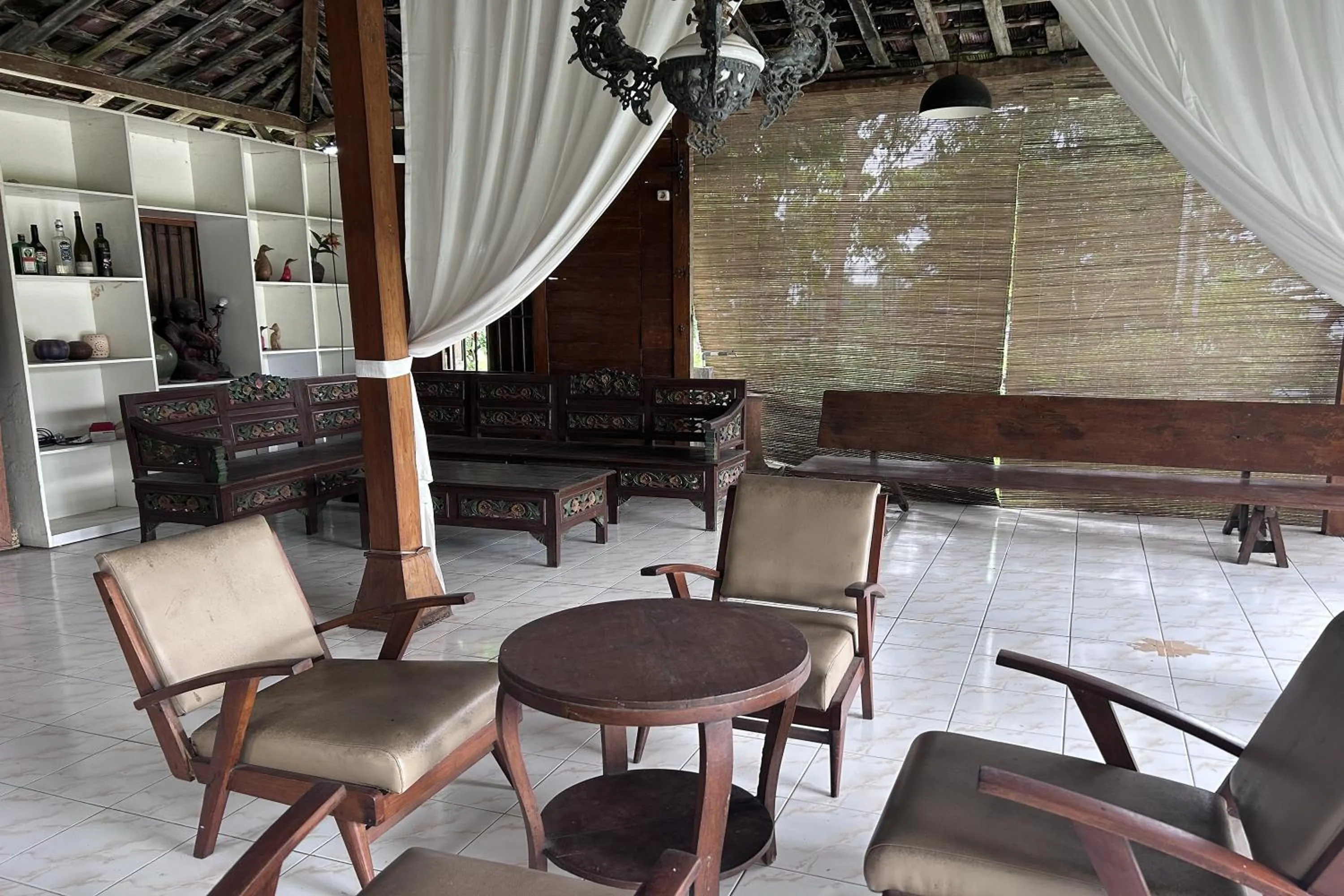 Seating area in Carla Garden