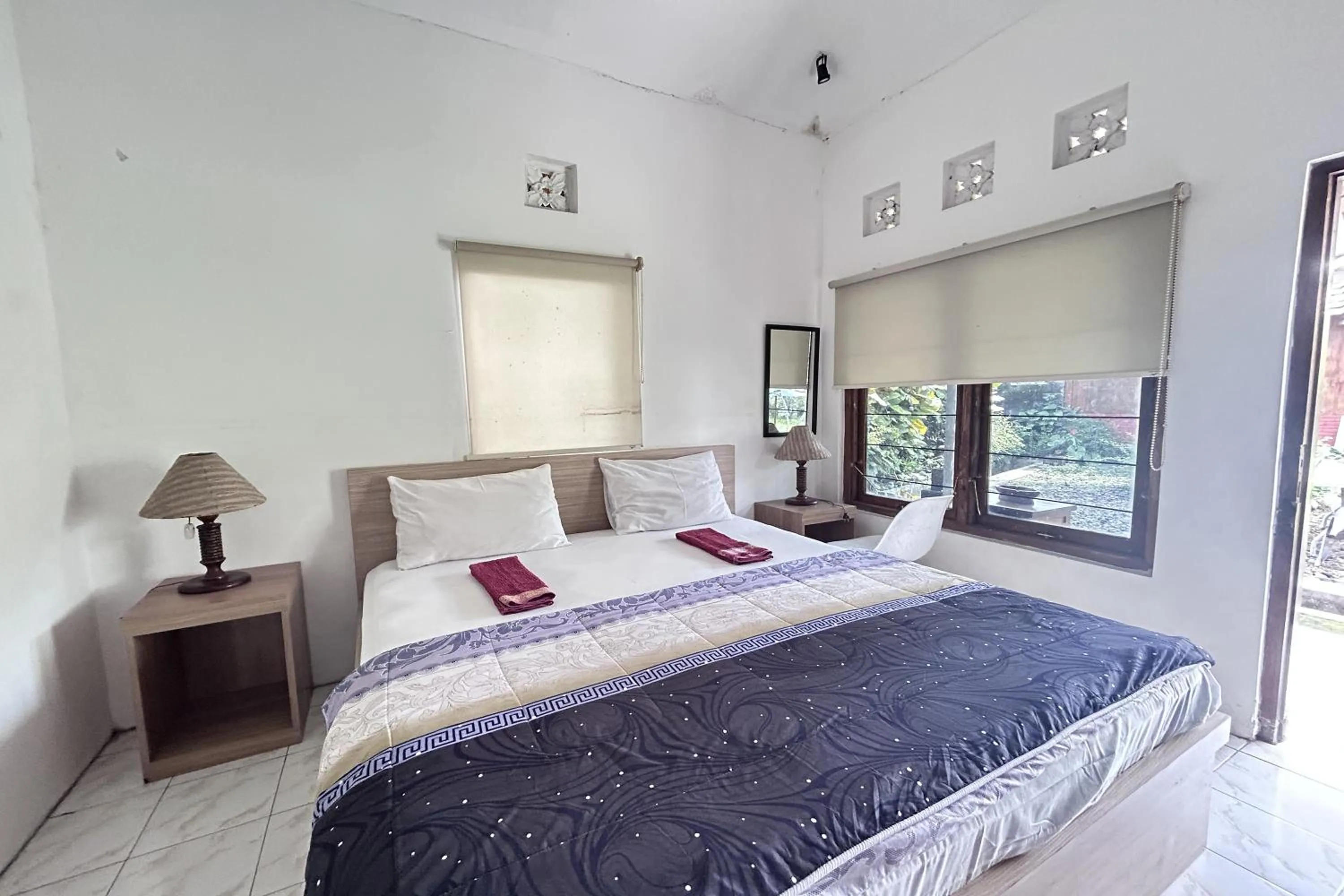 Bedroom, Bed in Carla Garden