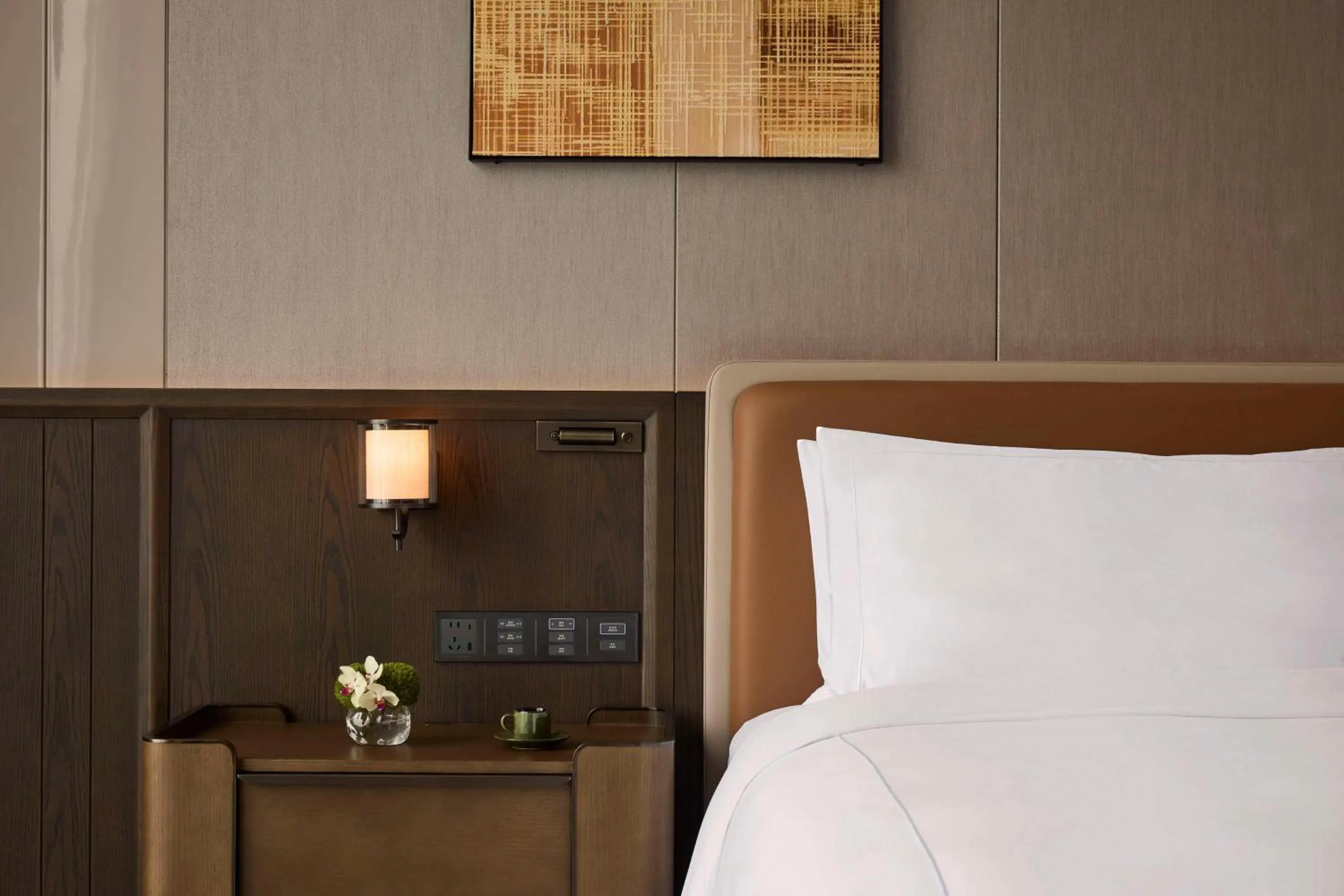 Bed in Conrad Chongqing - Indulge in the magical 8D city landscape