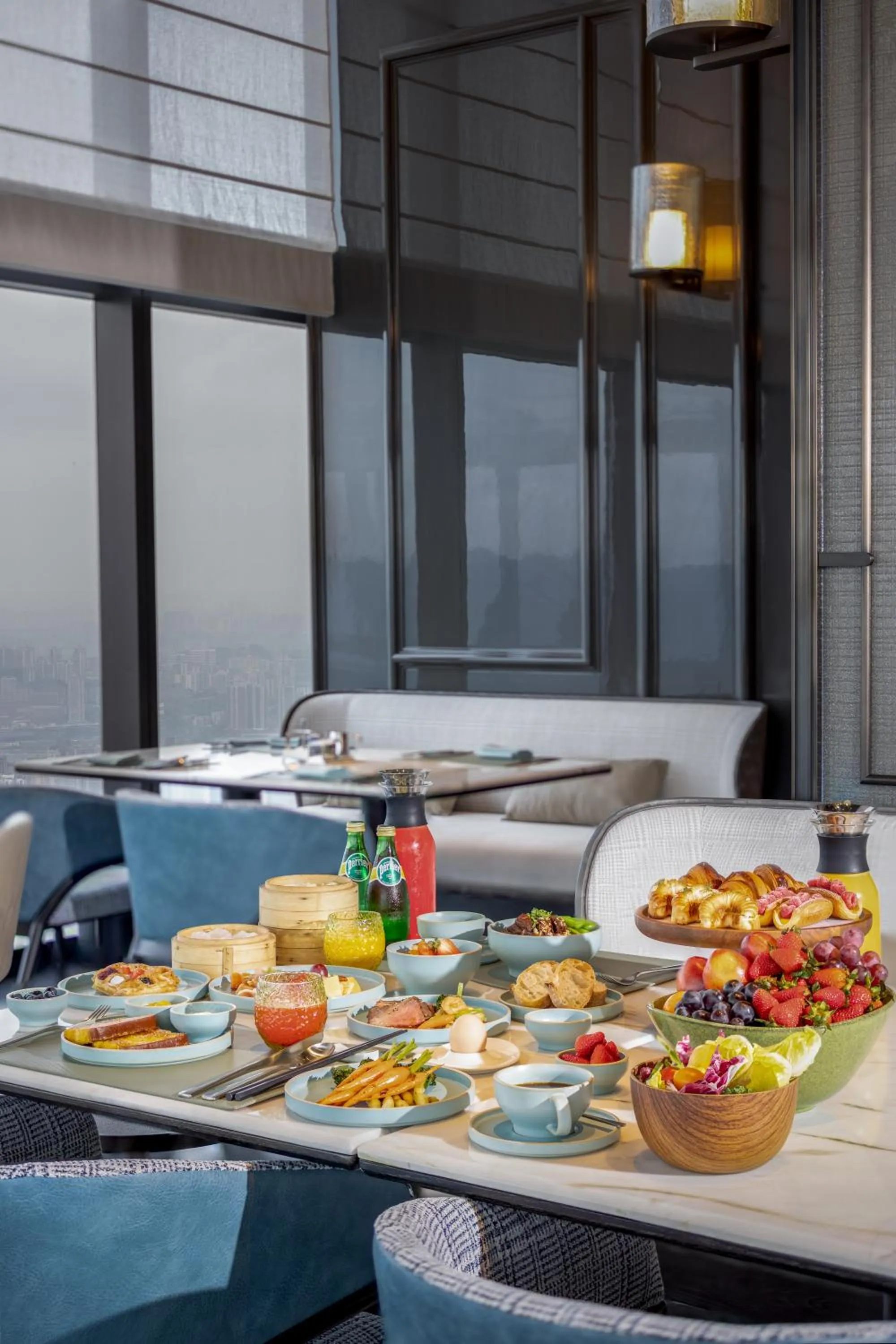 Breakfast in Conrad Chongqing - Indulge in the magical 8D city landscape